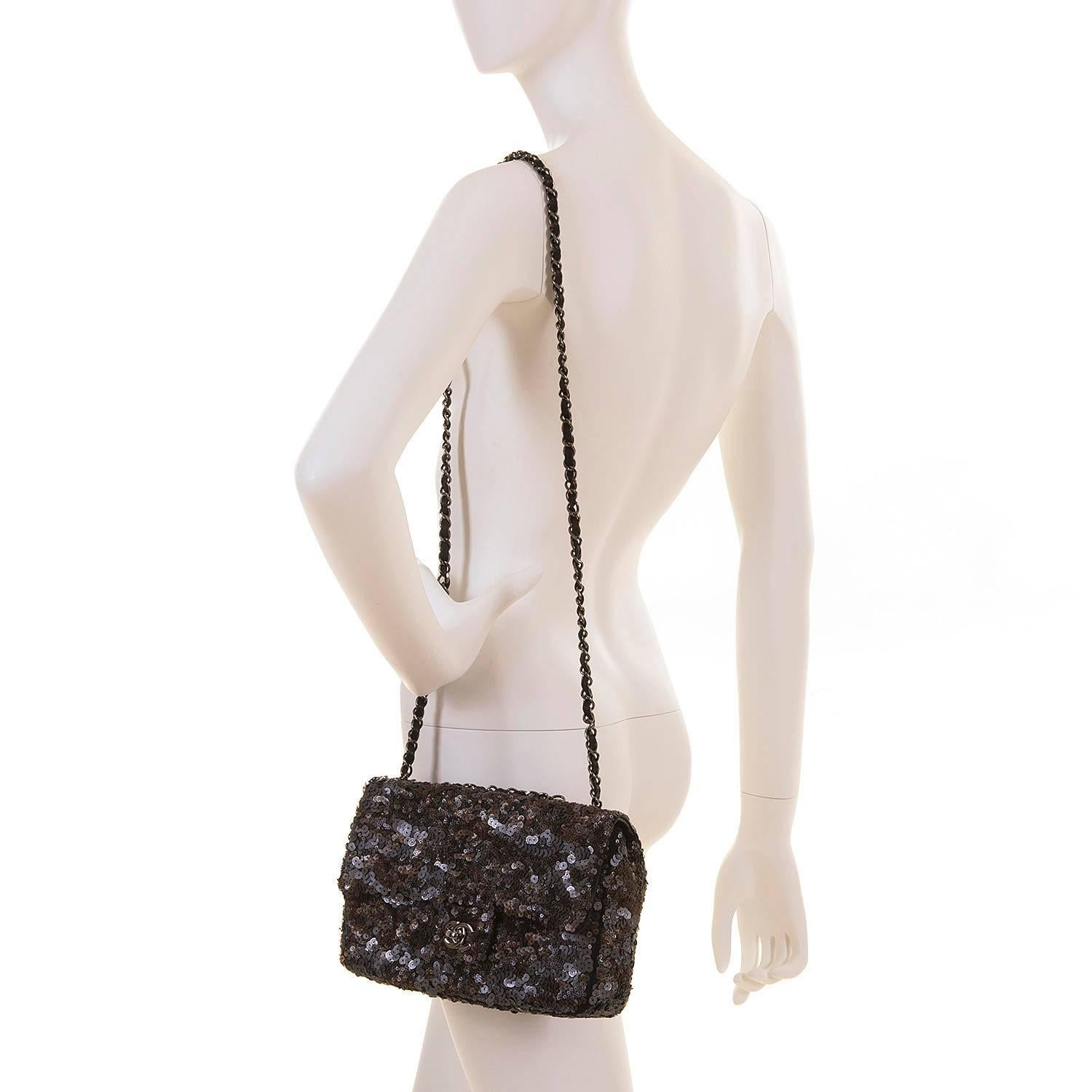 RUNWAY Chanel Hand-Embroidered 24cm 'Sac Classique' Medium Flap Shoulder Bag 2