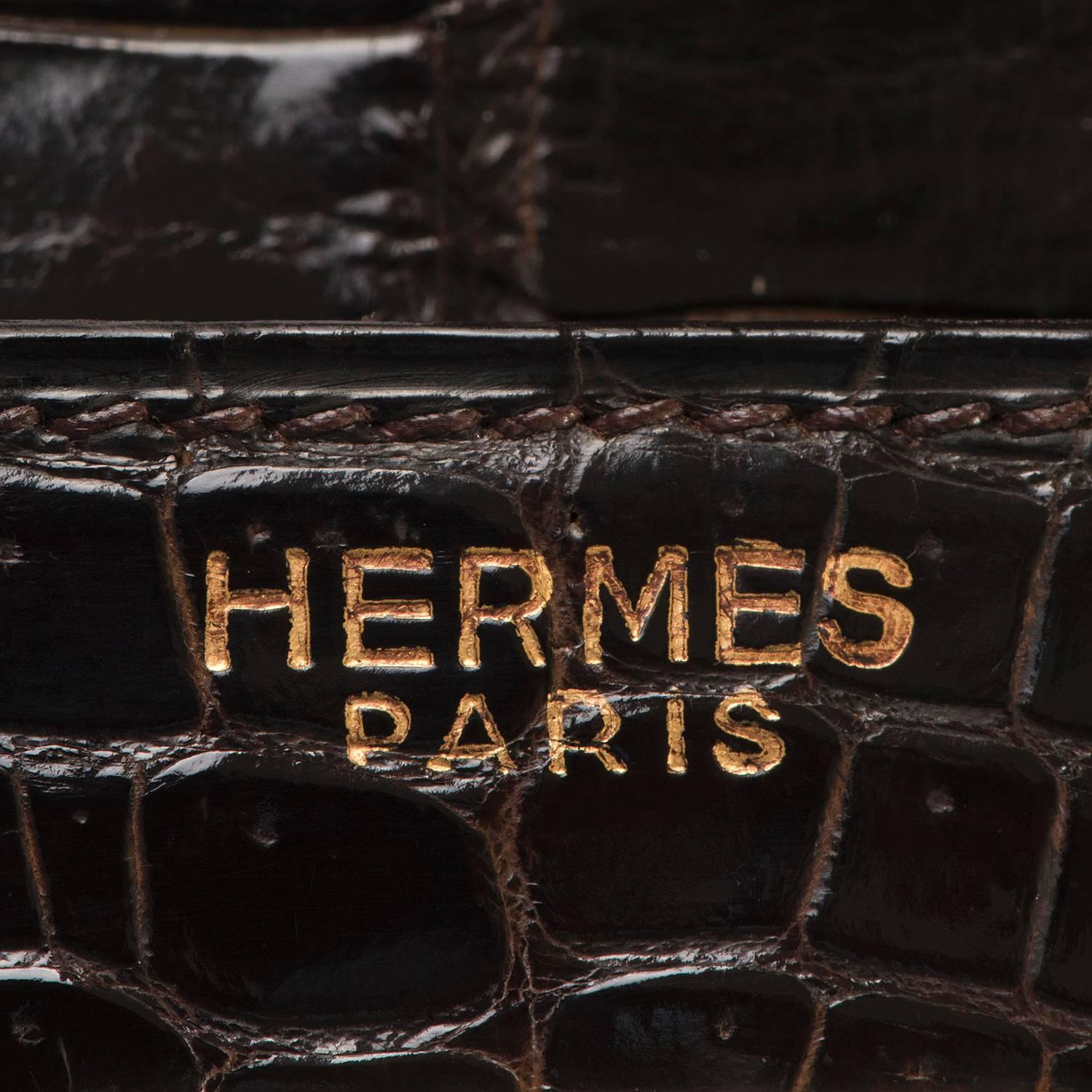 Women's SO SO RARE Pristine Hermes 32cm Chocolate Crocodile Kelly Bag with Gold Hardware