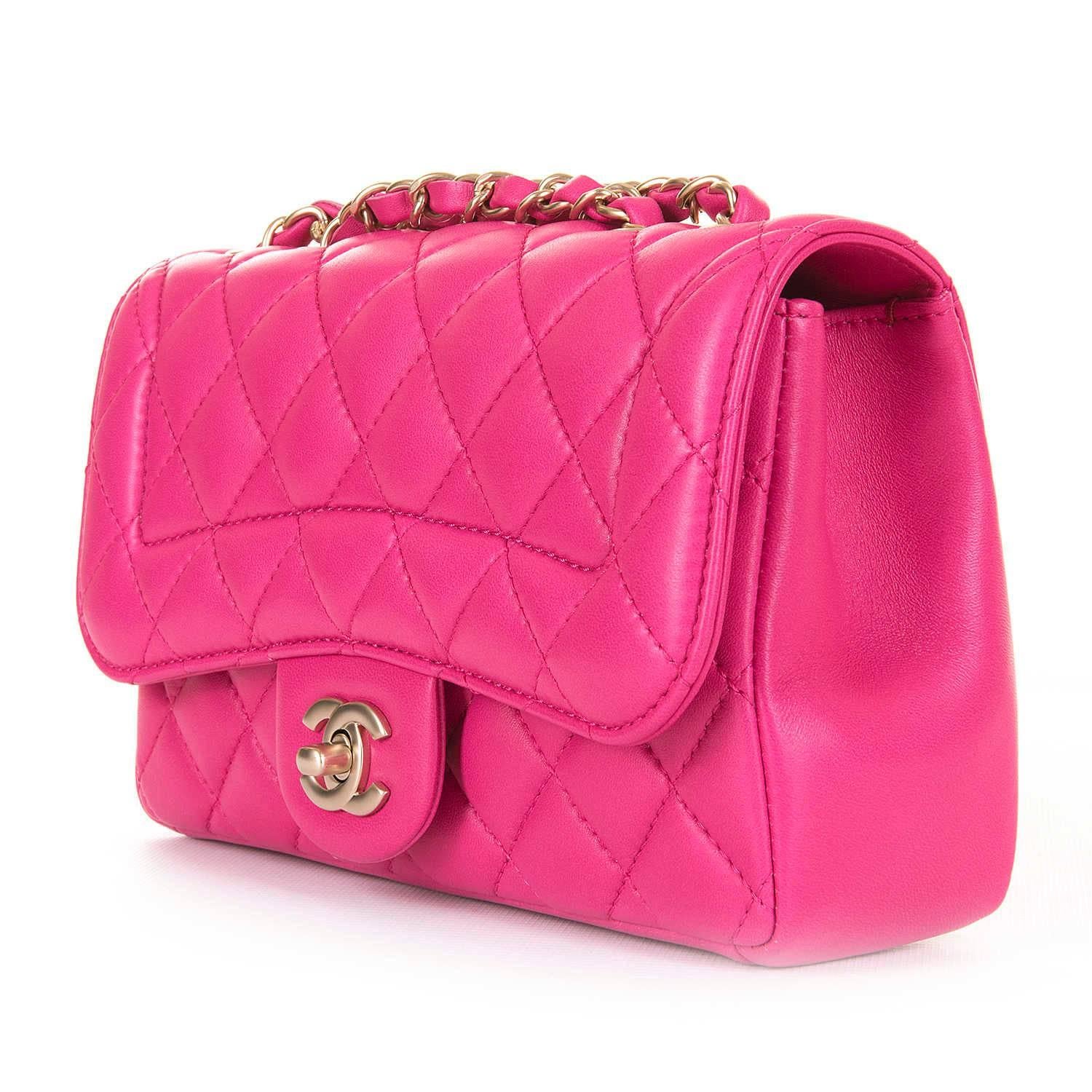 Pristine Chanel Lipstick Pink 'Chic Quilt' Shoulder Bag with Satin Gold Hardware In New Condition In By Appointment Only, GB