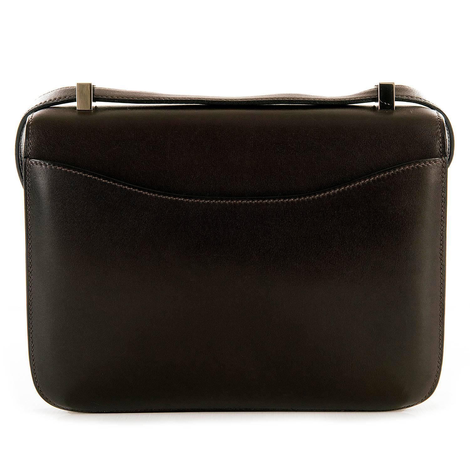 Black  Tres Chic Limited Edition Hermes 23cm Ebene Box Leather Constance Shoulder Bag For Sale
