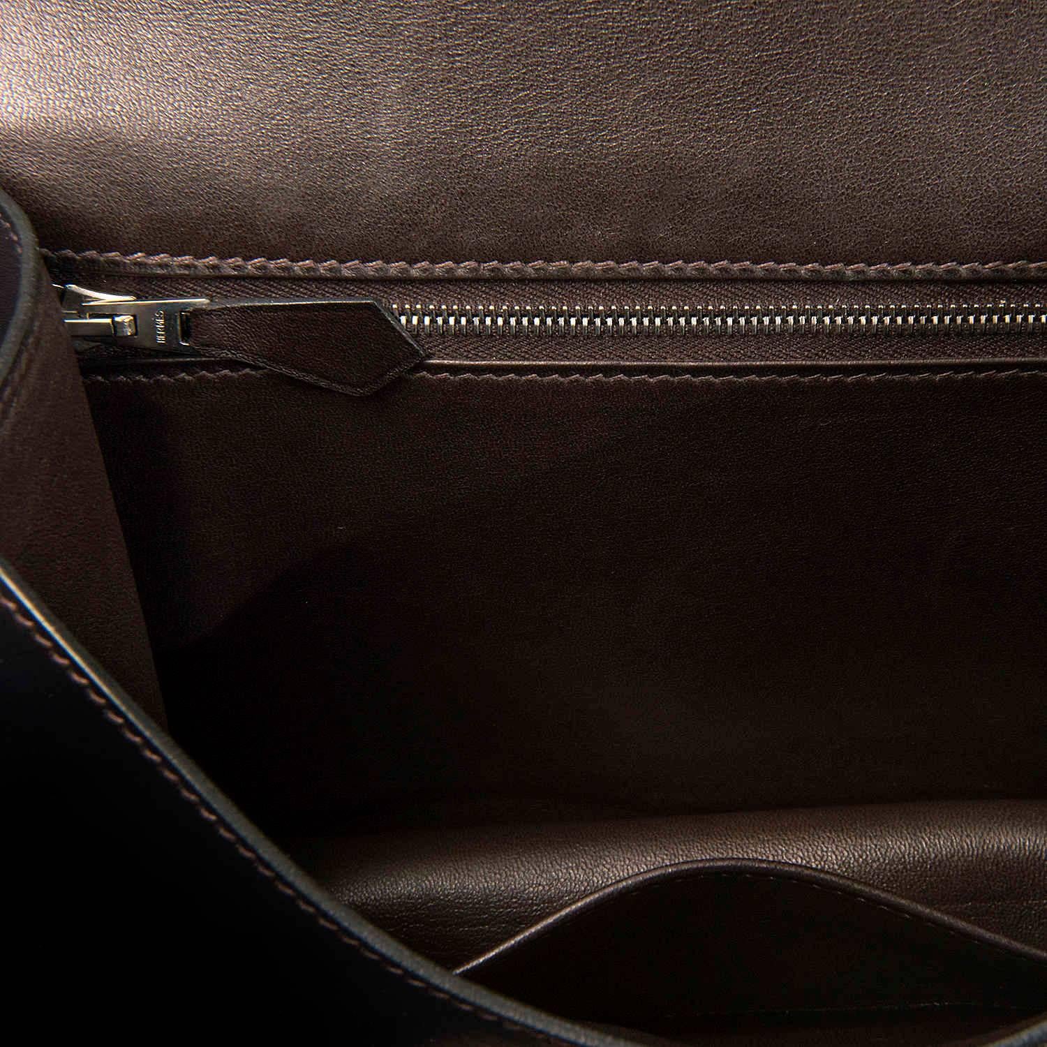  Tres Chic Limited Edition Hermes 23cm Ebene Box Leather Constance Shoulder Bag For Sale 1