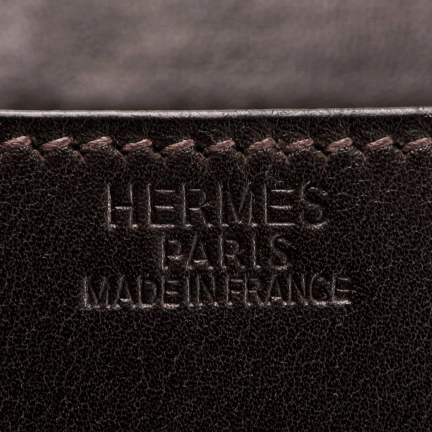  Tres Chic Limited Edition Hermes 23cm Ebene Box Leather Constance Shoulder Bag For Sale 2