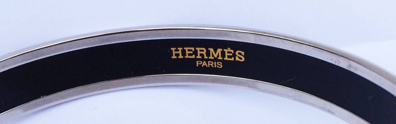 A fine vintage Hermes enamel bangle bracelet. Authentic signed item in brown tones and silver-tone plated metal. Size M. Pristine appears unworn.