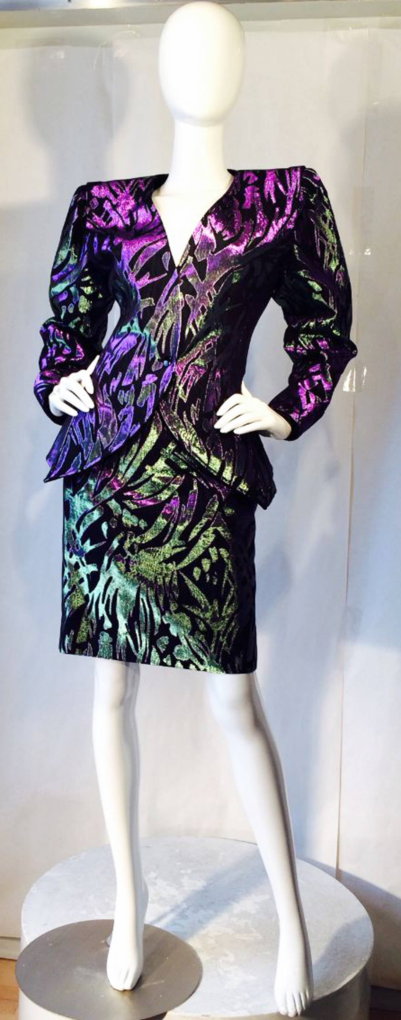 A fine and unusual Ungaro 2pc. skirt suit. Authentic hand-finished 