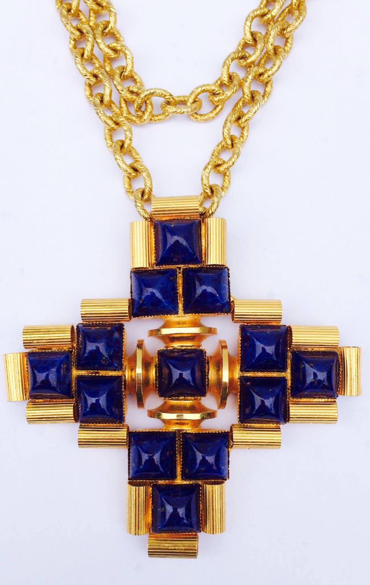 A fine and rare vintage William de Lillo pendant necklace. Signed gilt metal item features a detachable brooch and a 28