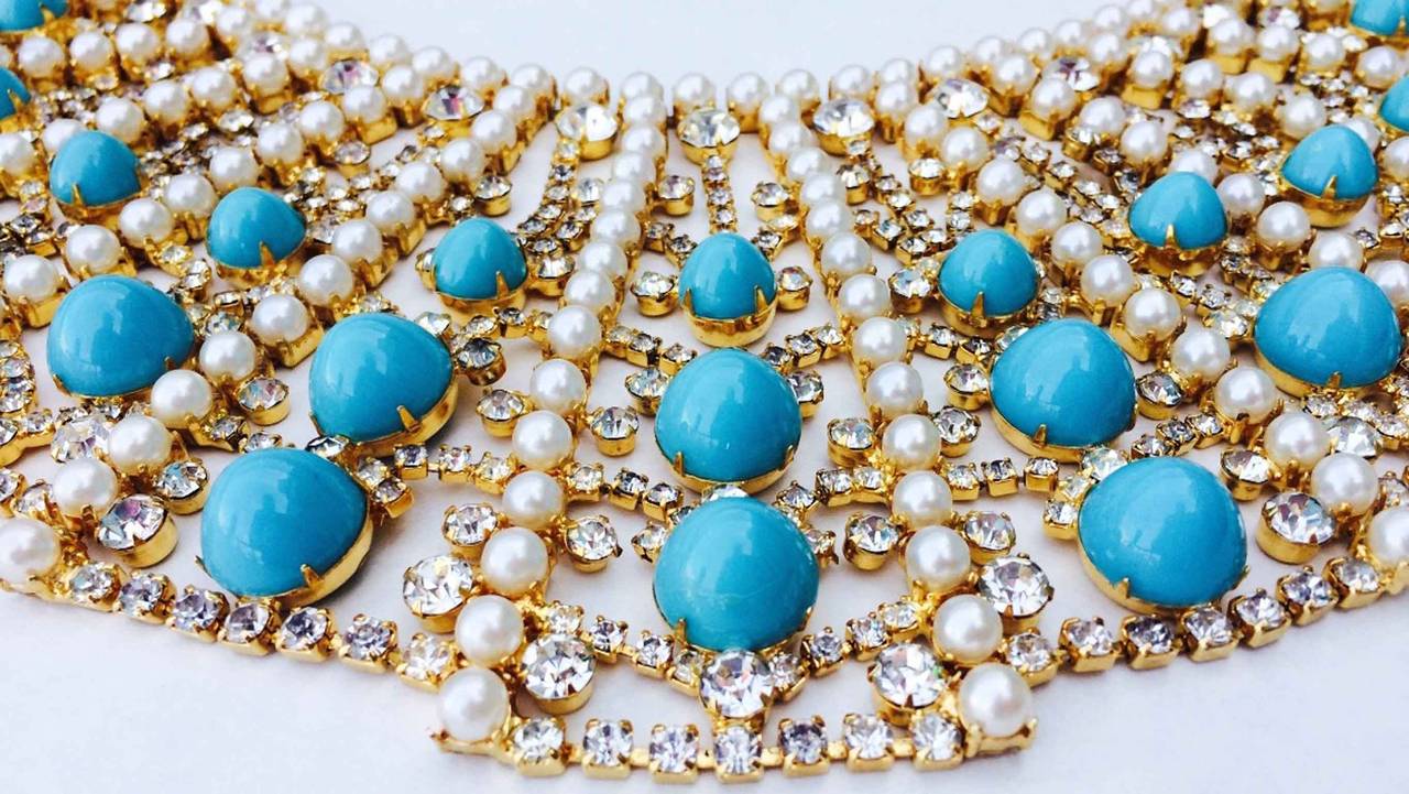 A rare and fantastic KJL (Kennth Jay Lane) 'jeweled' collar necklace. Authentic gilt signed item features a repeating radiant theme of faux pearls, turquoise and crystal 
