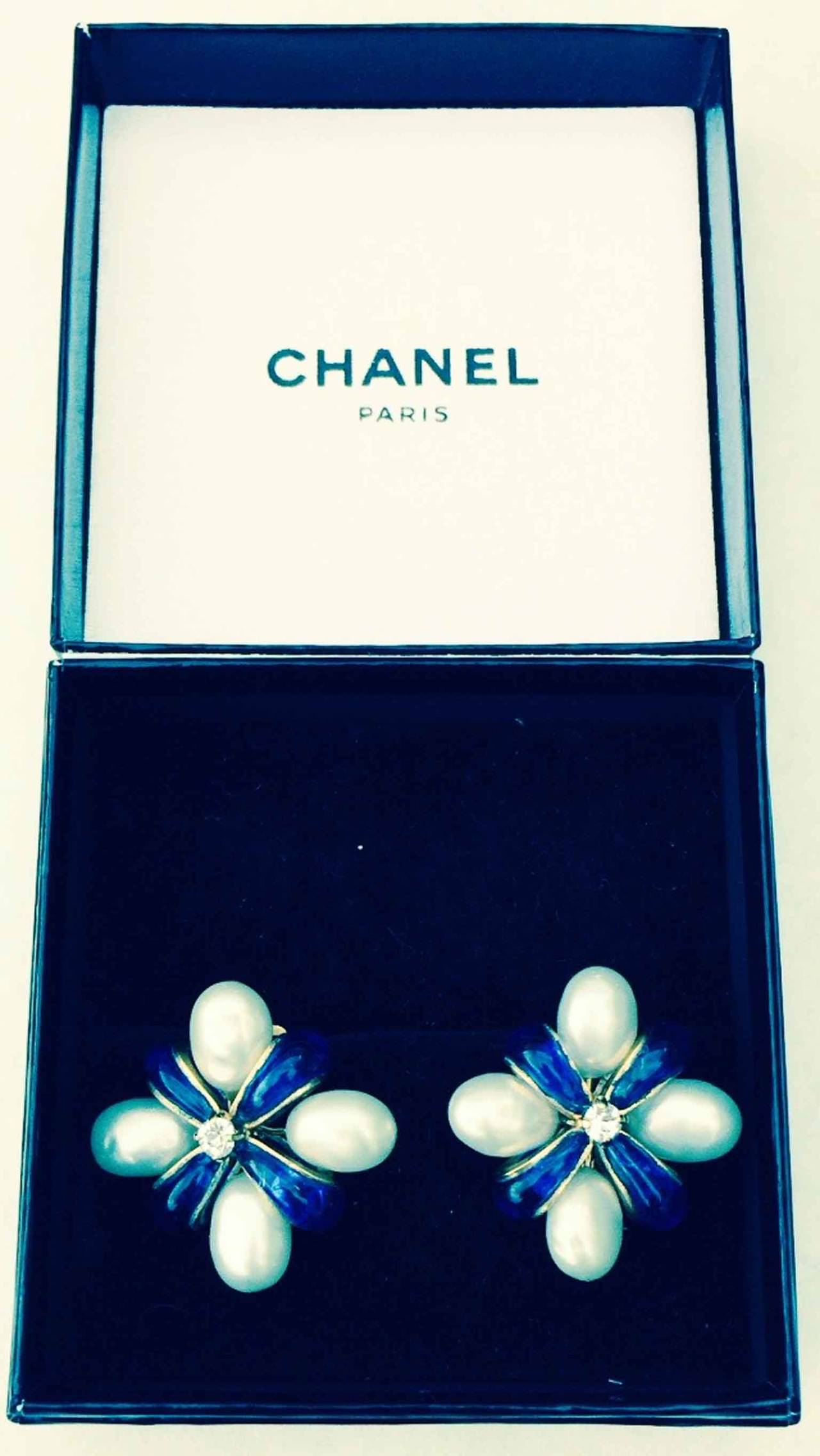 Maison Gripoix for Chanel Ear Clips 1995 In New Condition For Sale In Phoenix, AZ