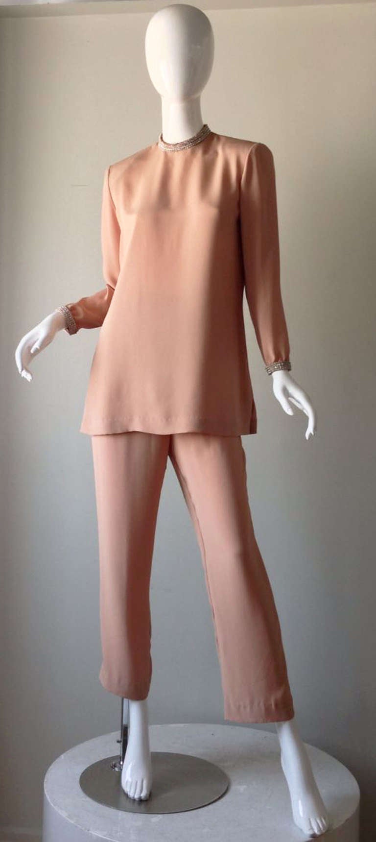 A fine and rare Lucie Ann evening/cocktail pajama trouser suit. Fully lined 