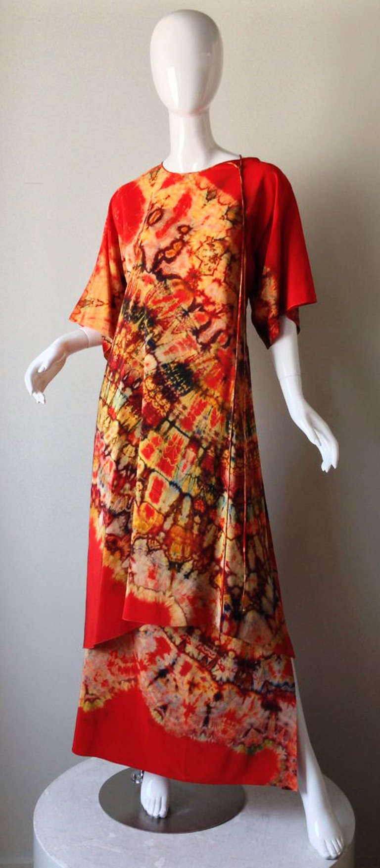A fine and rare vintage Julio Espada 2pc. tie-dye gown. 2pc. tie-dye silk ensemble includes a tunic top and matching long skirt. Tunic ties at neck side, skirt features a elastic waist (30-32