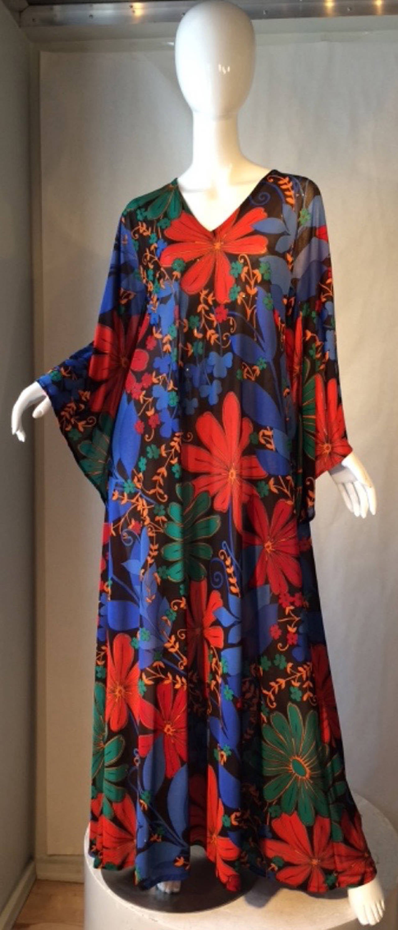 A fine vintage Gottex caftan. Vibrantly printed jersey item slips over head with wide pointed sleeves. Matching sash belt/tie intact and included. Pristine.