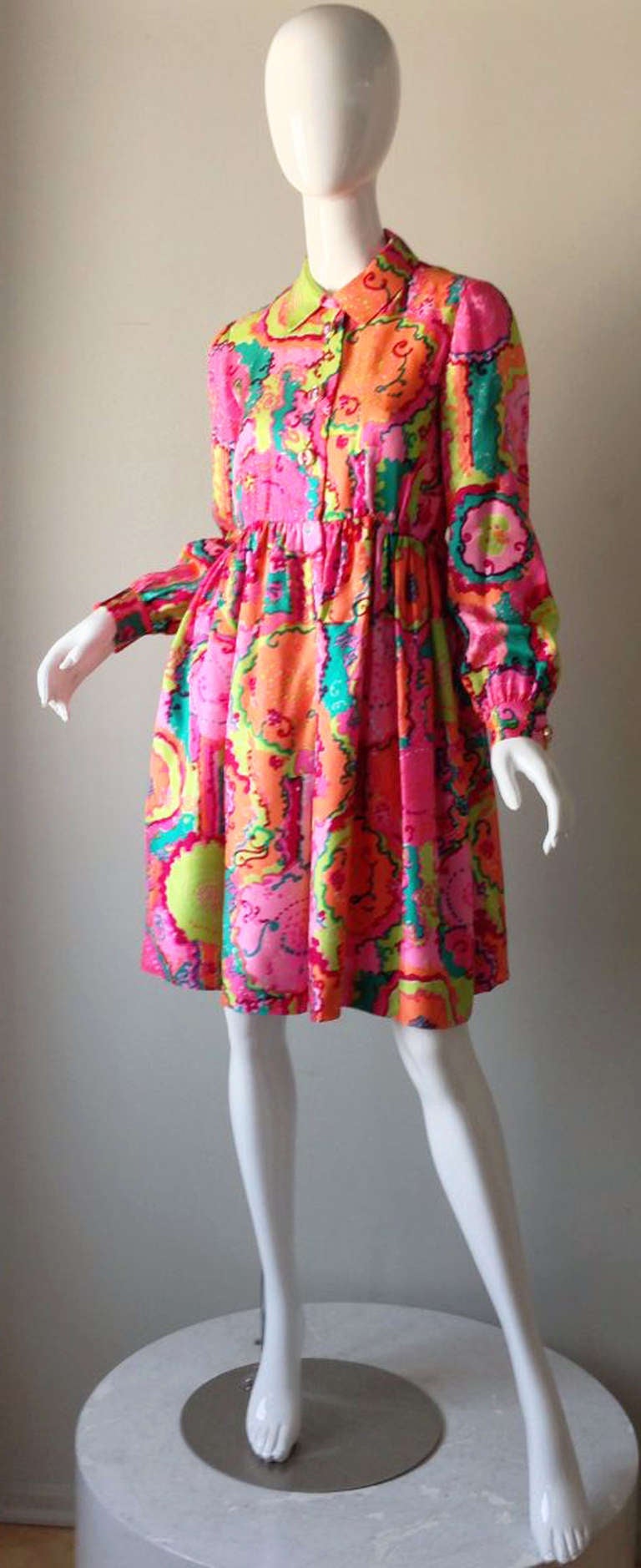 A fine vintage Malcolm Starr babydoll cocktail dress. Charming and vibrant silk twill print item fully lined with large 