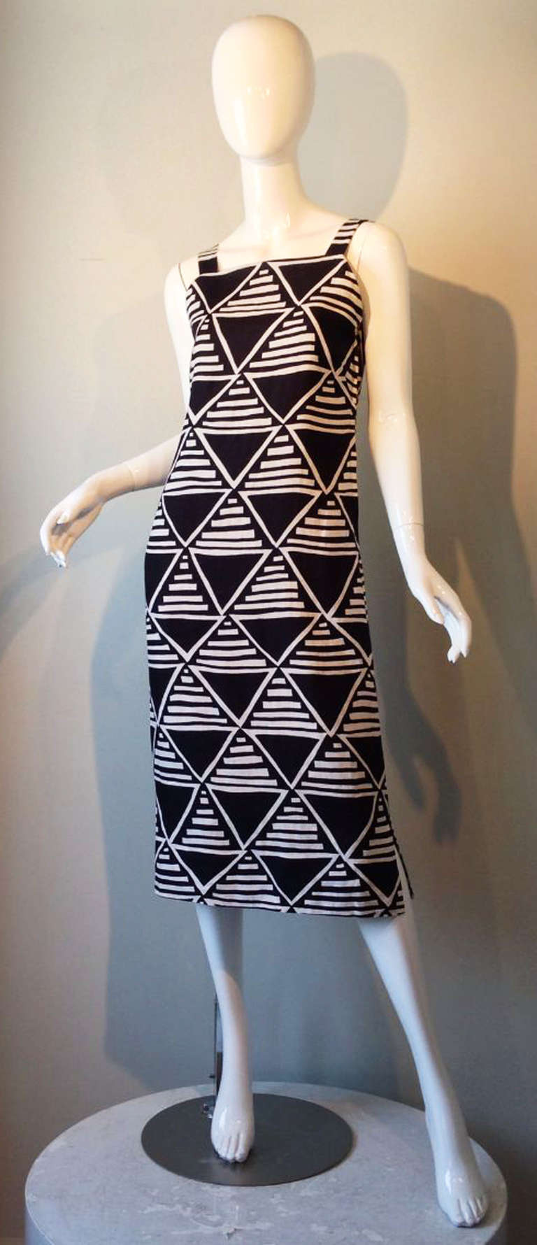 A fine vintage Pauline Trigere graphic print afternoon dress. Black and white linen weave item fully lined and buttons back shoulder straps. Pristine, appears unworn.