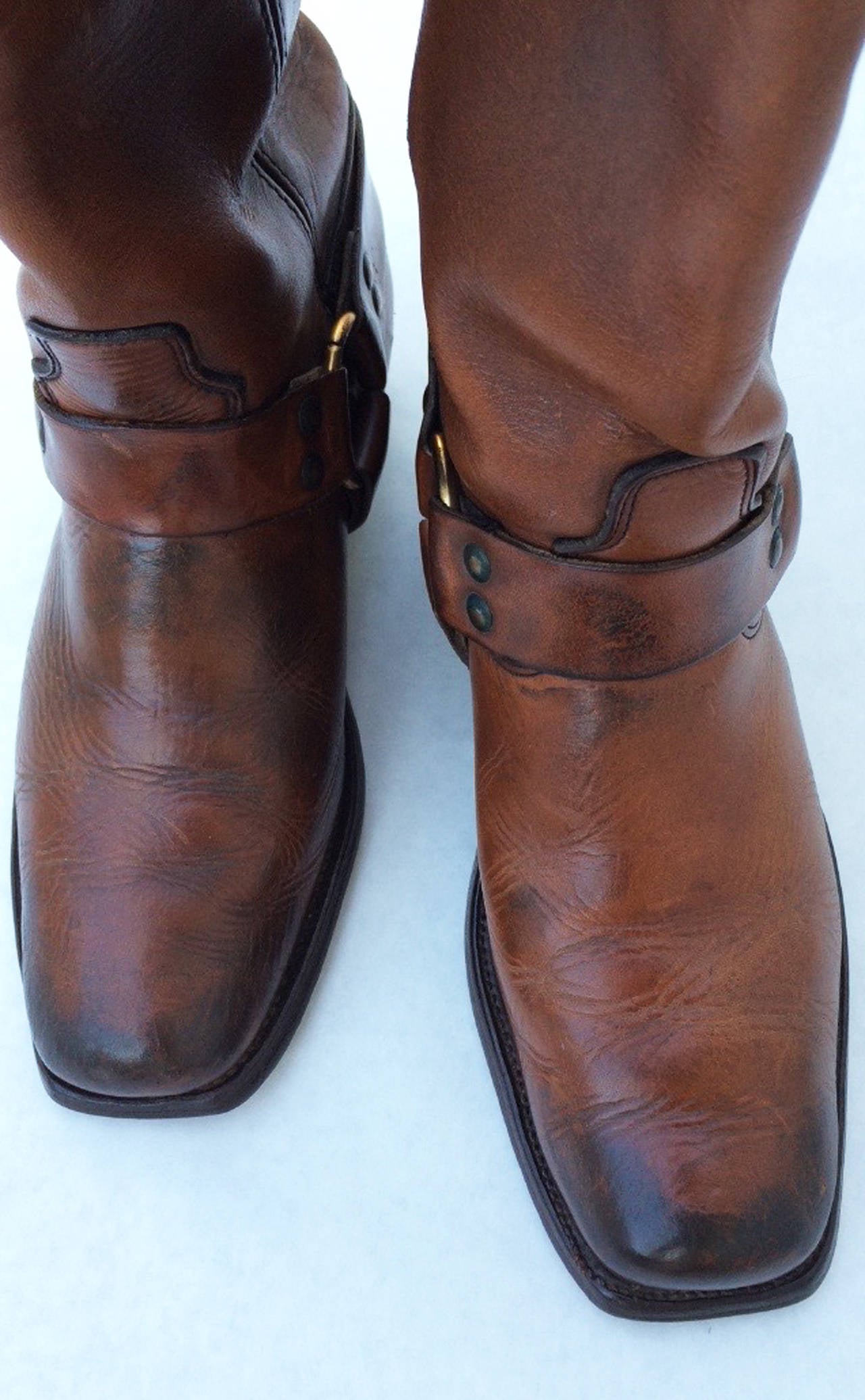 A classic pair gents Frye ring harness leather boots. All leather items include lining, soles and new heels. Rich supple brown leather items feature a honest and original patina. US men's size 9D. Excellent.