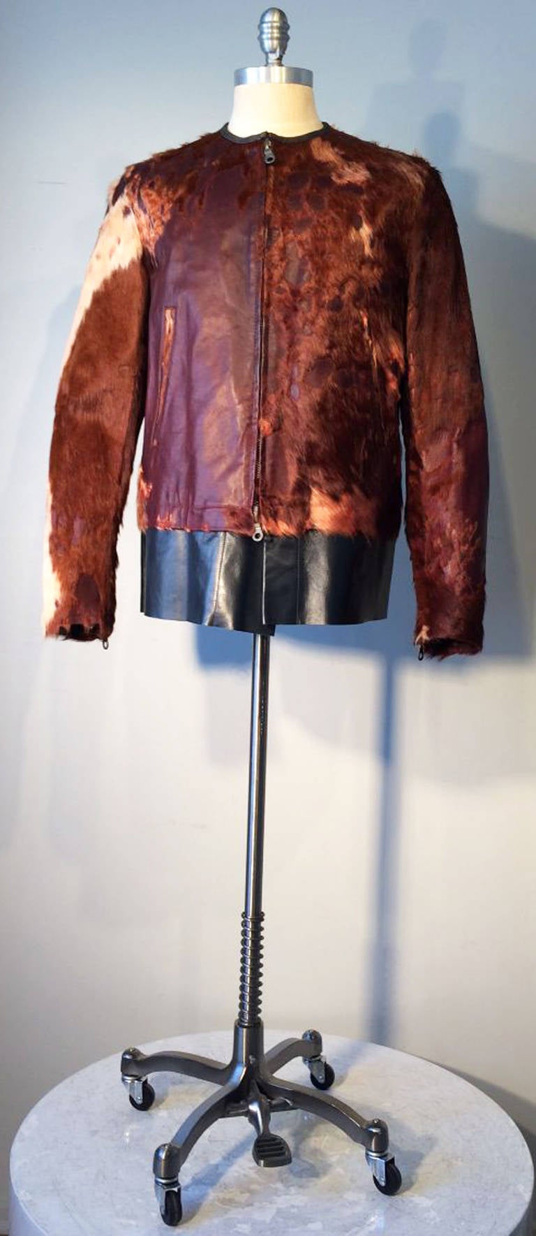 A fine mens Yohji Yamamoto calf hide leather zip jacket. Outstanding leather and fur specimen (brown to blond) item fully lined with zipper closure and sleeves. Hard to find large pristine item appears unworn.