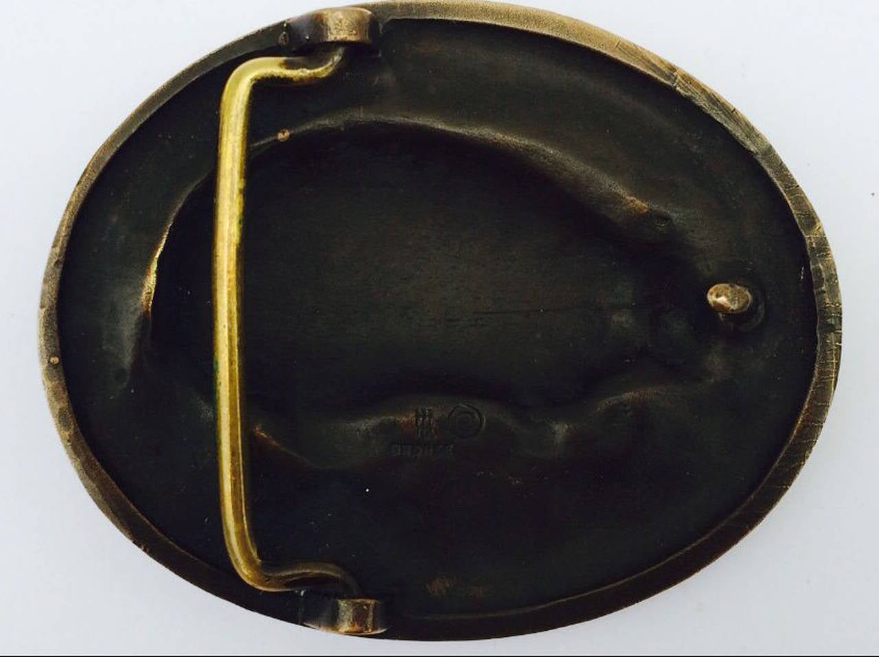 A fine and rare vintage James Avery bronze belt buckle. Large signed item displays outstanding design and execution. Buckle will fit any belt up to 1.75