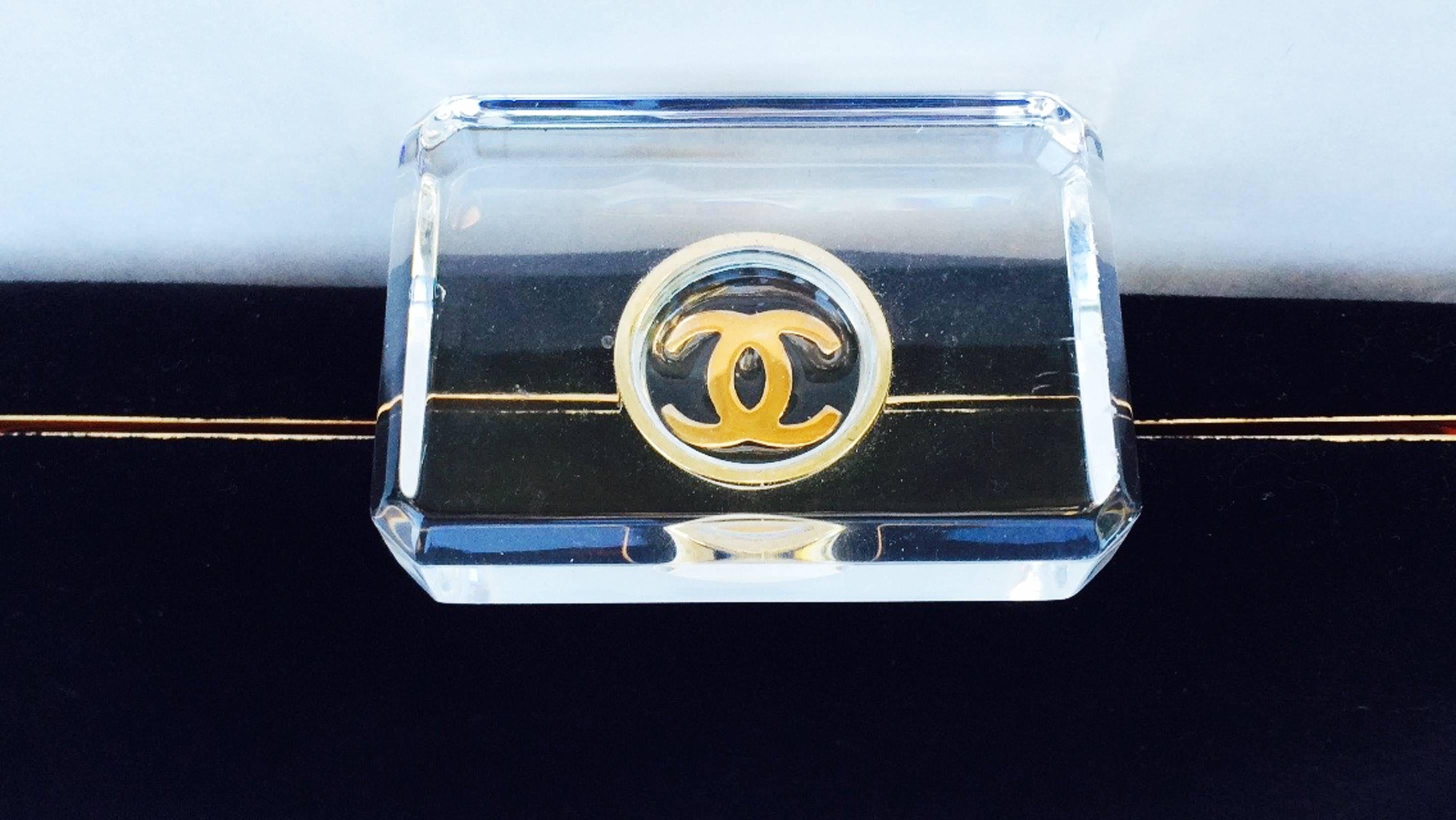 Rare Chanel Lucite Scent Bottle Stopper Clutch 1990s In New Condition In Phoenix, AZ
