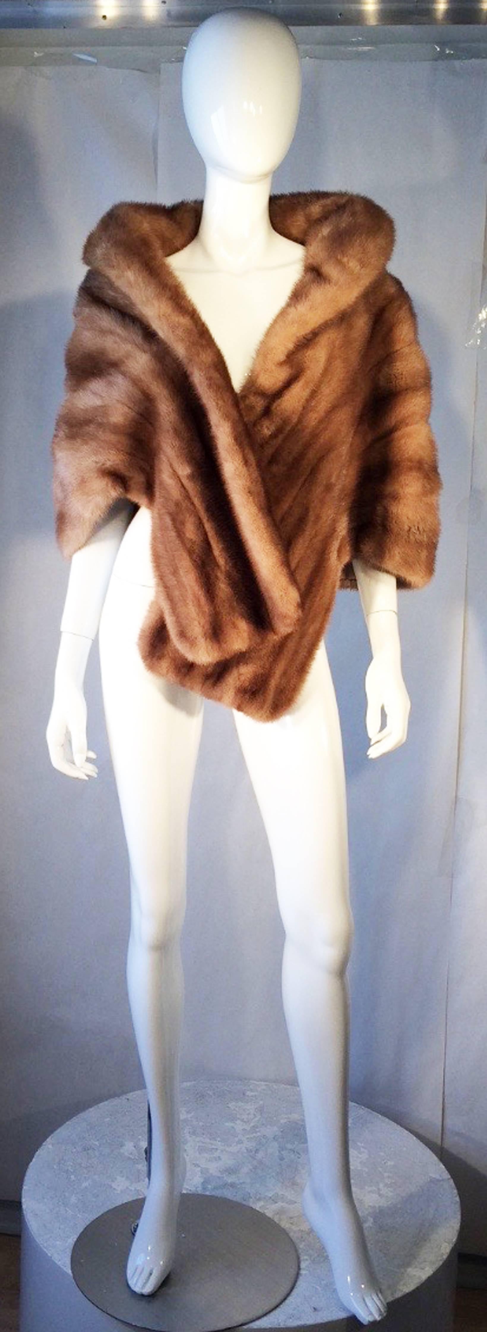 A chic vintage Schiaparelli mink 'starlet' stole wrap. Exquisite sculpted fur item fully signature silk lined with a open front closure and hidden side pockets. Wonderful supple skins item always cold-stored. 18