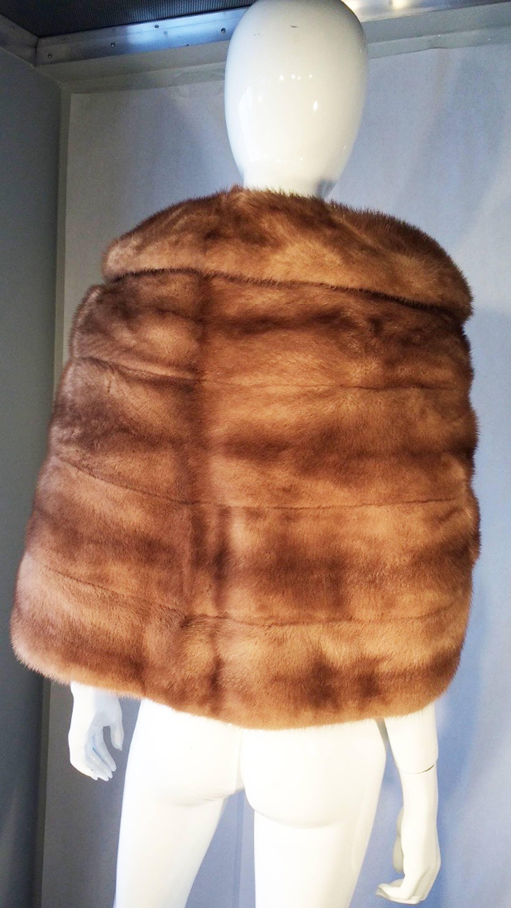 Schiaparelli Mink Fur Starlet Stole, 1950s In Excellent Condition For Sale In Phoenix, AZ