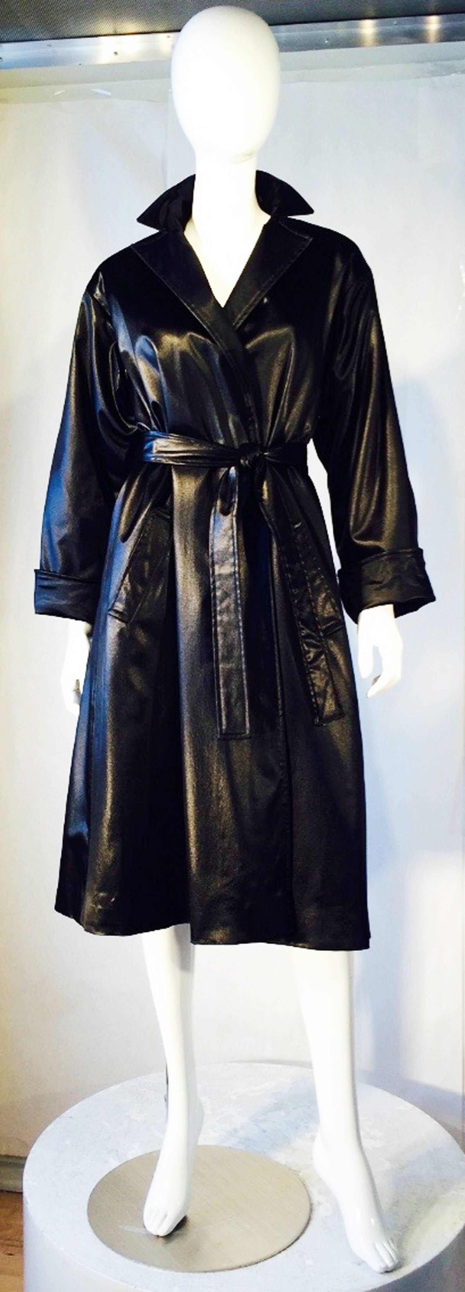 Halston Silk Belted Wrap Coat 1970s In Excellent Condition For Sale In Phoenix, AZ
