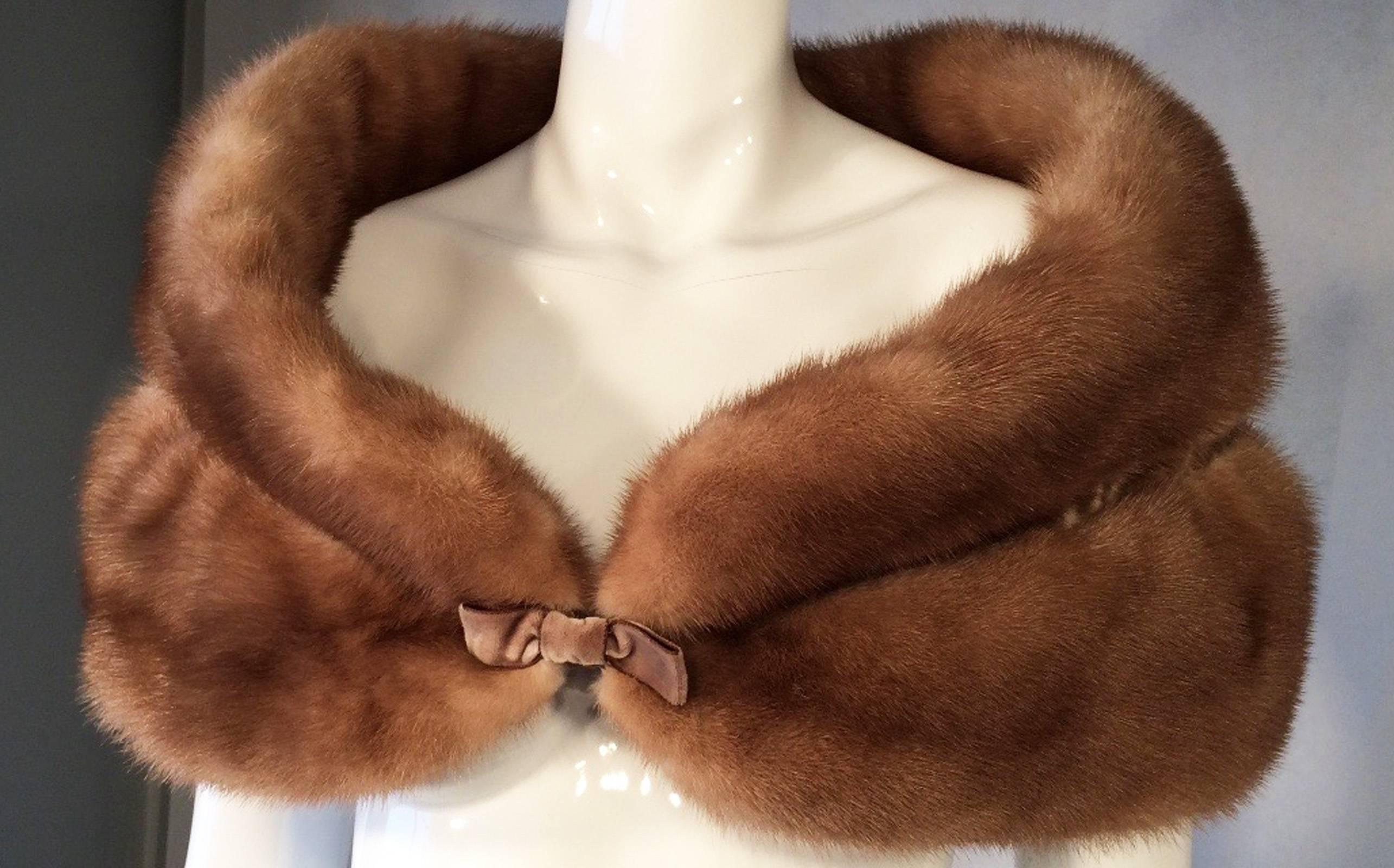 A chic vintage Schiaparelli mink stole wrap. Exquisite sculpted fur item fully signature silk lined with a single hidden hook front closure and velvet trim. Wonderful supple skins item always cold-stored. Excellent.