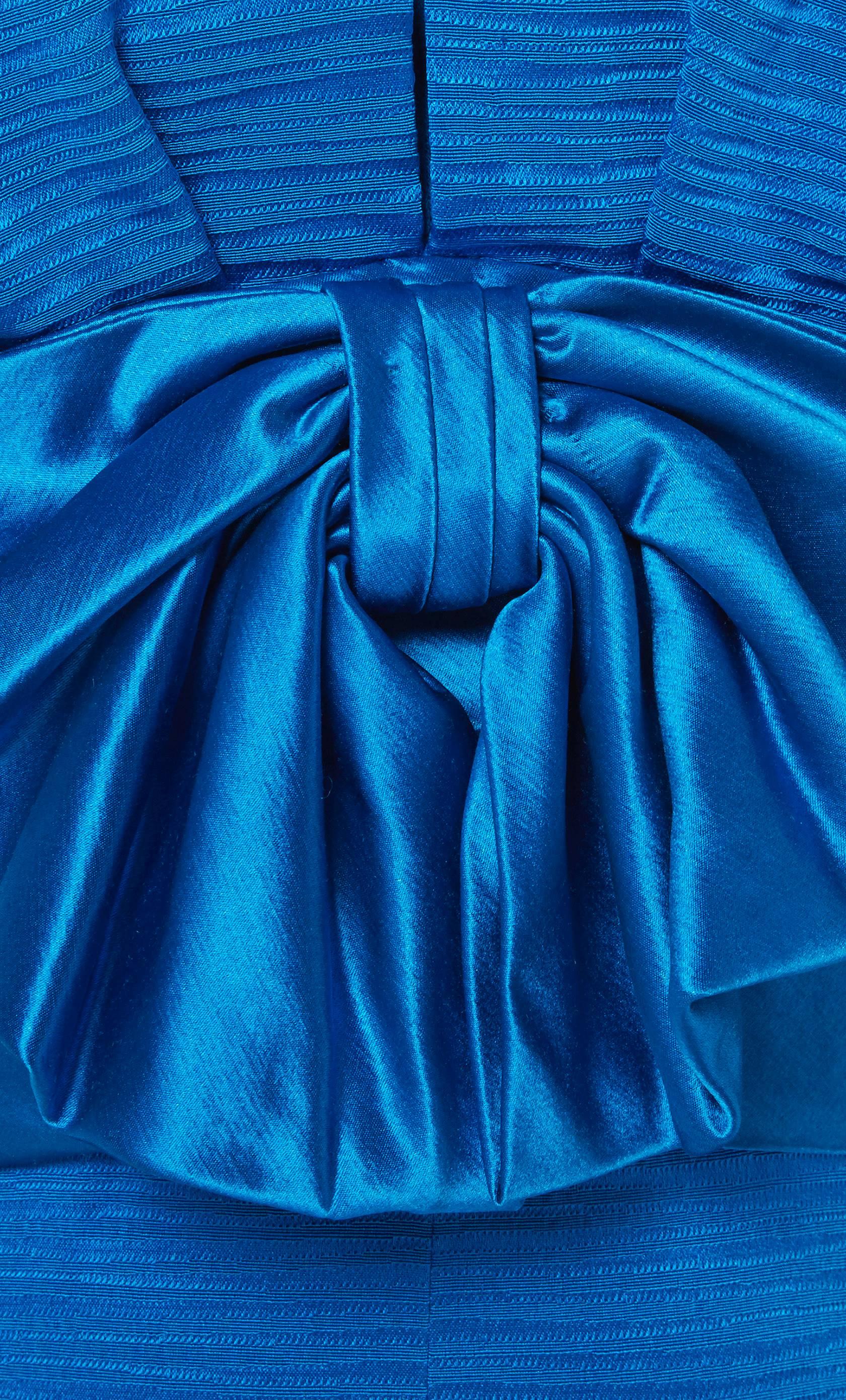 Nina Ricci blue gown, circa 1975 In Excellent Condition For Sale In London, GB
