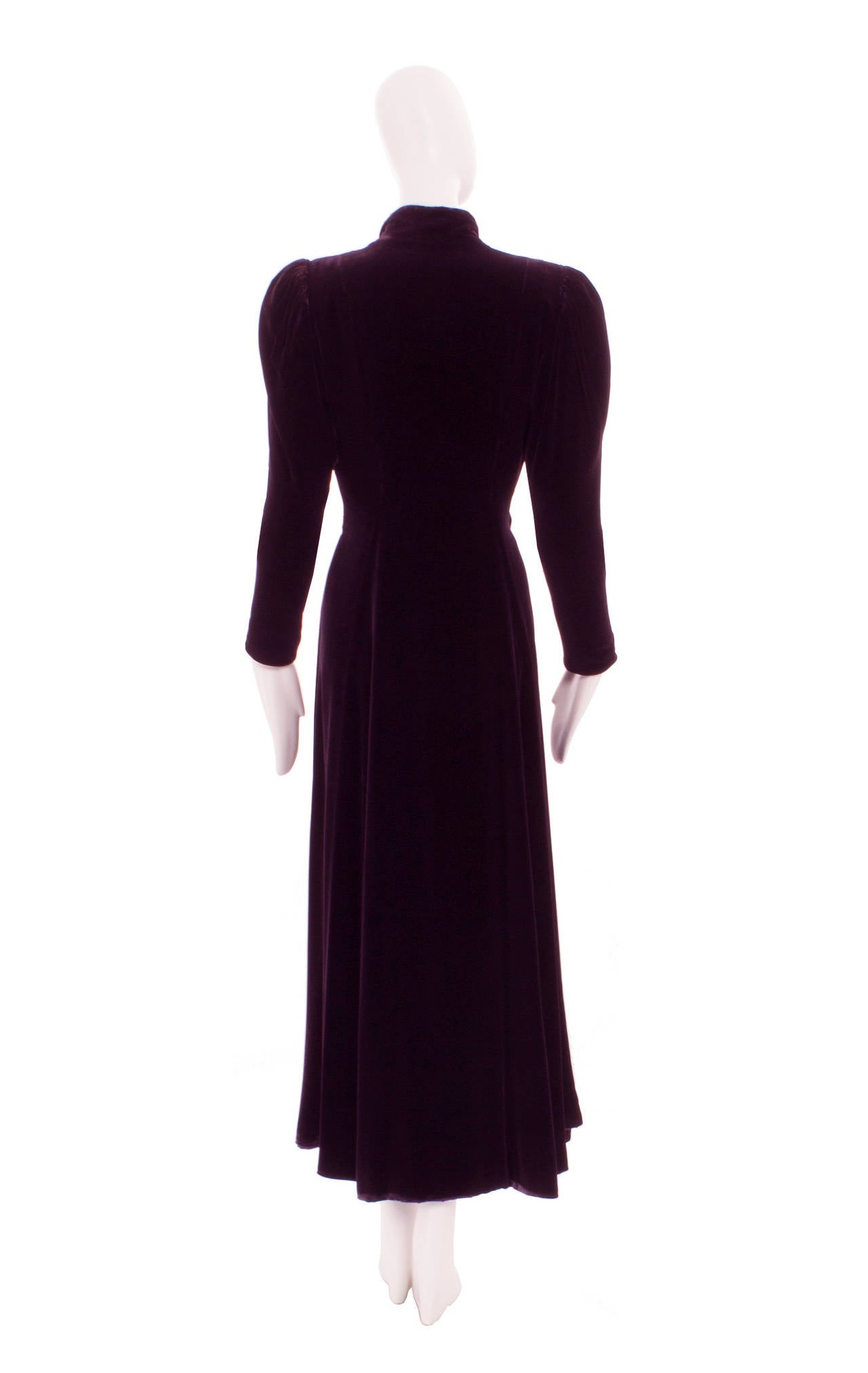 Valentina purple velvet coat, circa 1932 In Good Condition For Sale In London, GB