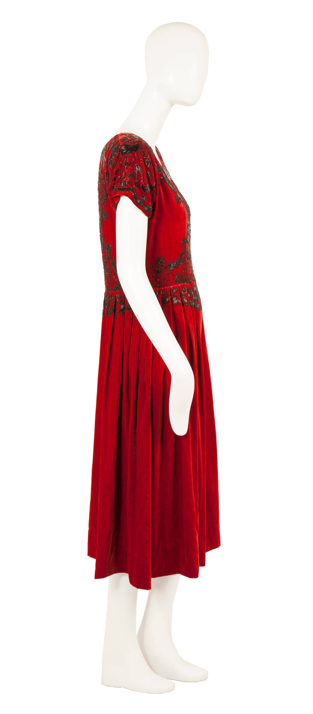 Paul Poiret Haute Couture Red Silk Velvet Dress, circa 1925 In Excellent Condition For Sale In London, GB