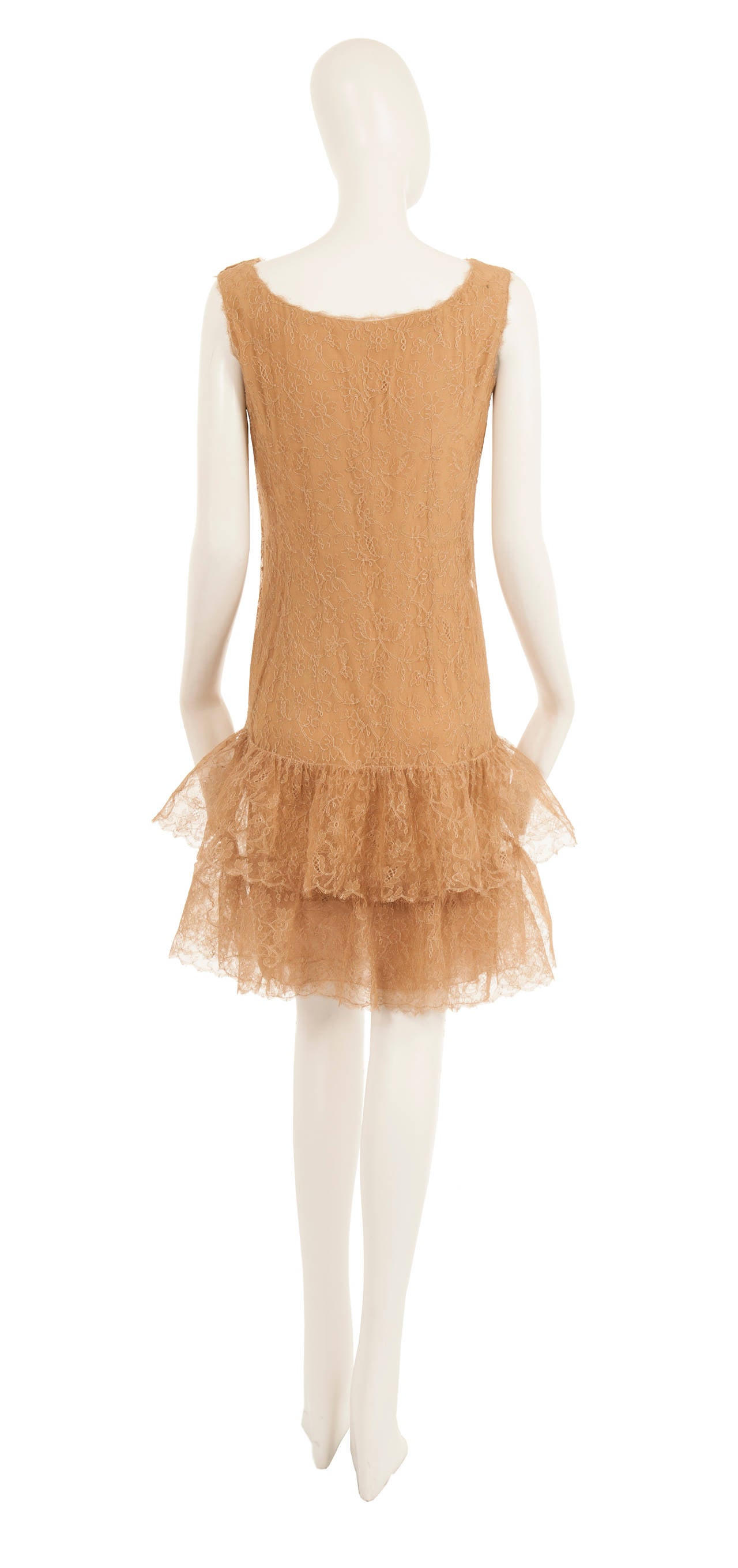 Balenciaga haute couture caramel lace dress, spring summer 1964 In Excellent Condition For Sale In London, GB