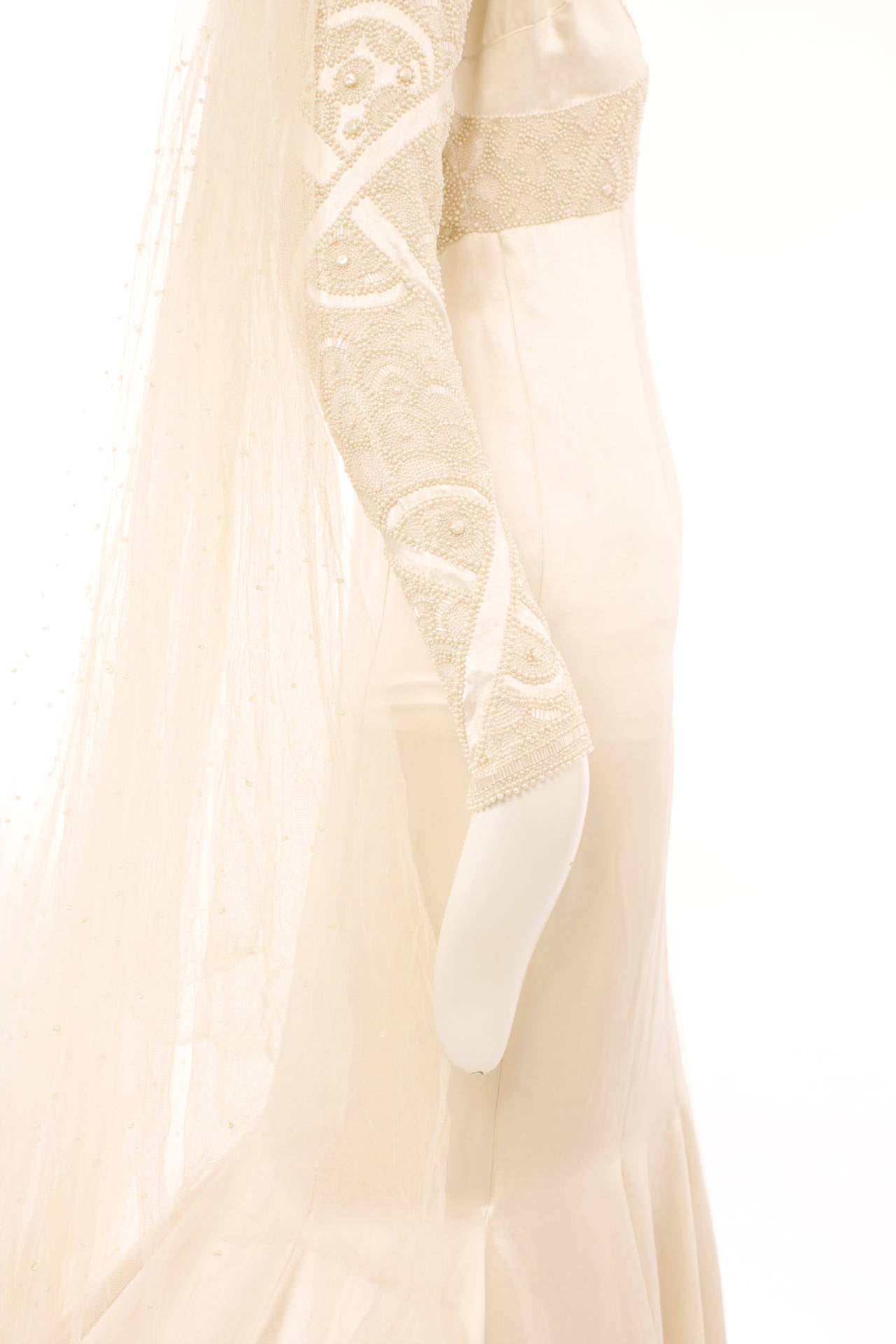 norman hartnell wedding dress