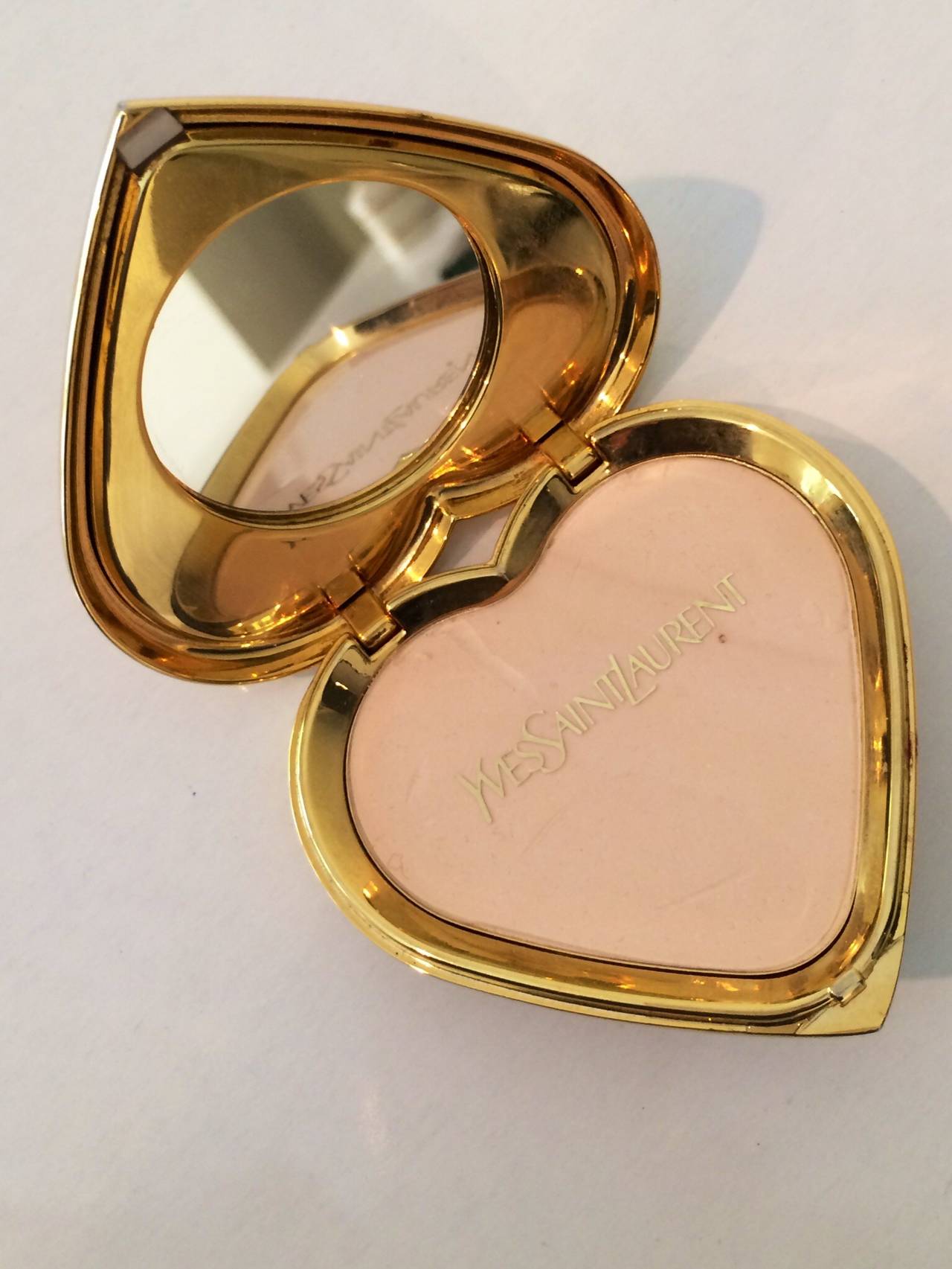 Yves Saint Laurent  Dazzling Emerald Green Crystal  Jewel Heart Compact YSL In New Condition In Boca Raton, FL