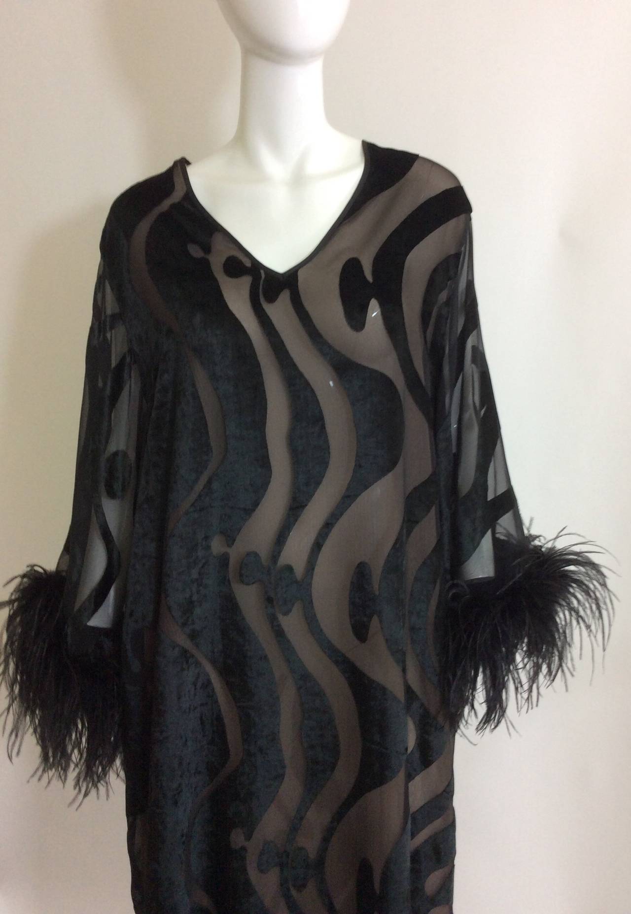 caftan with feathers