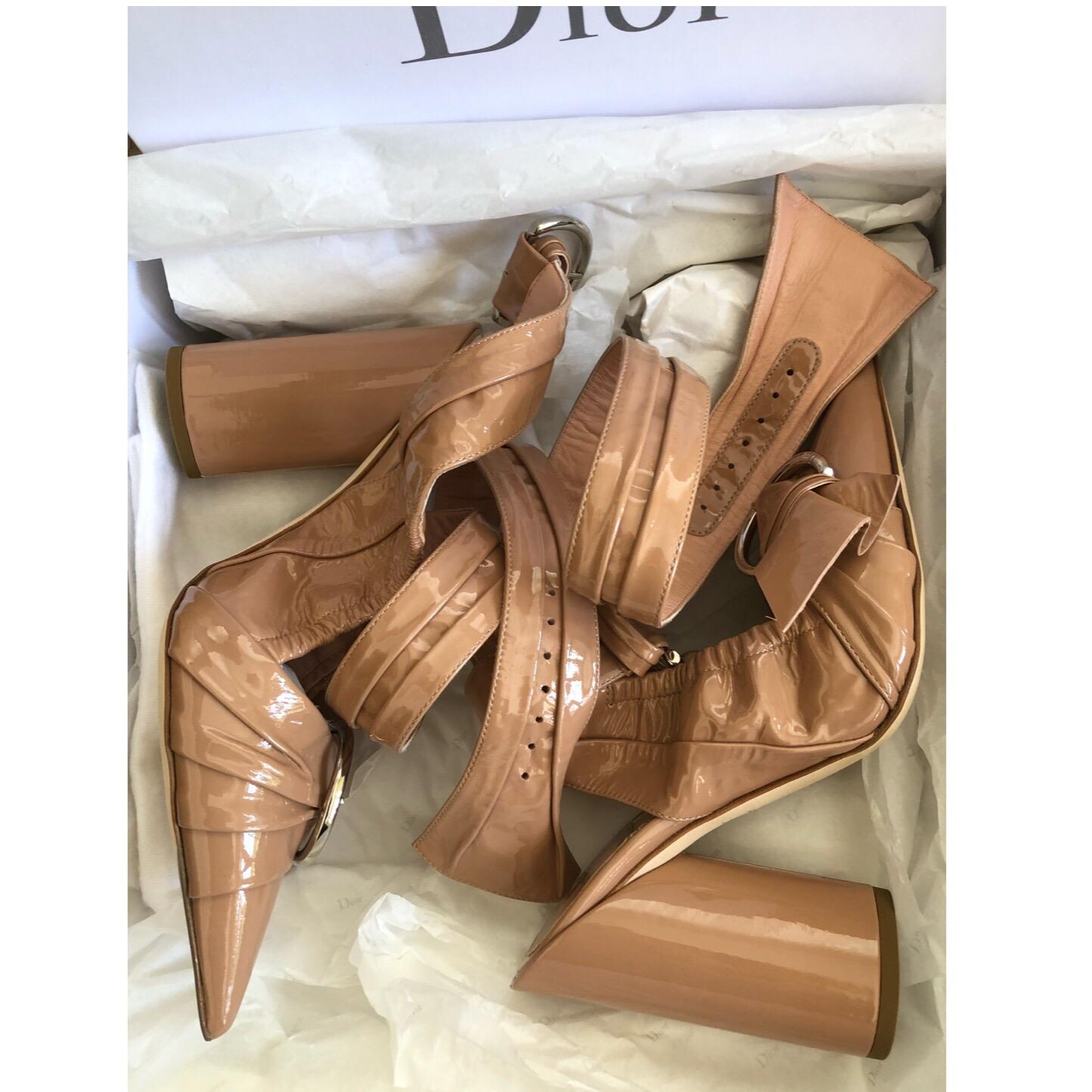 Dior Conquest Nude Patent Leather Runway Shoes New in Box, 2016 Size 38 In New Condition In Boca Raton, FL