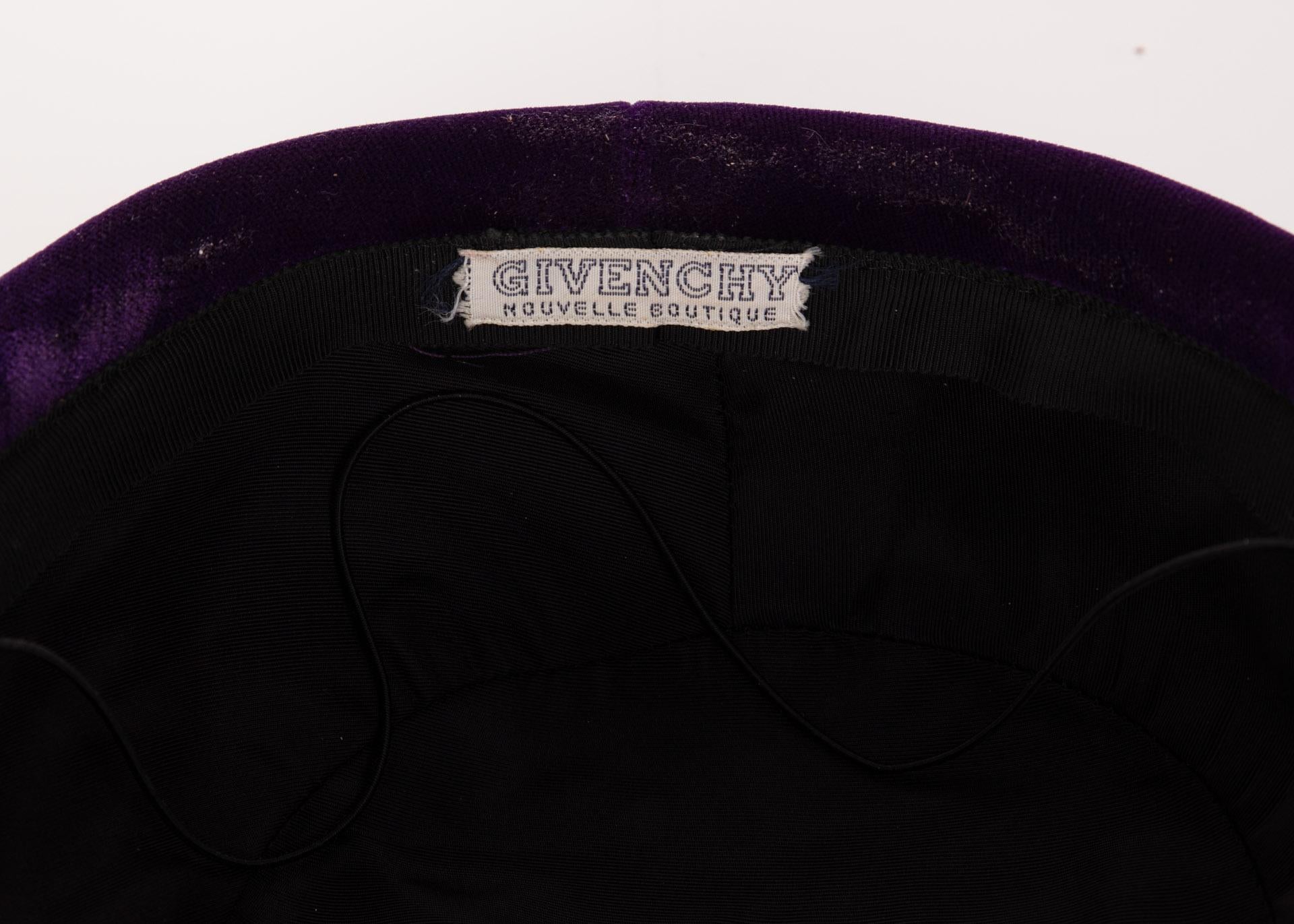 Givenchy Amethyst Purple Velvet Bumper Hat, 1970s  In Excellent Condition For Sale In Boca Raton, FL