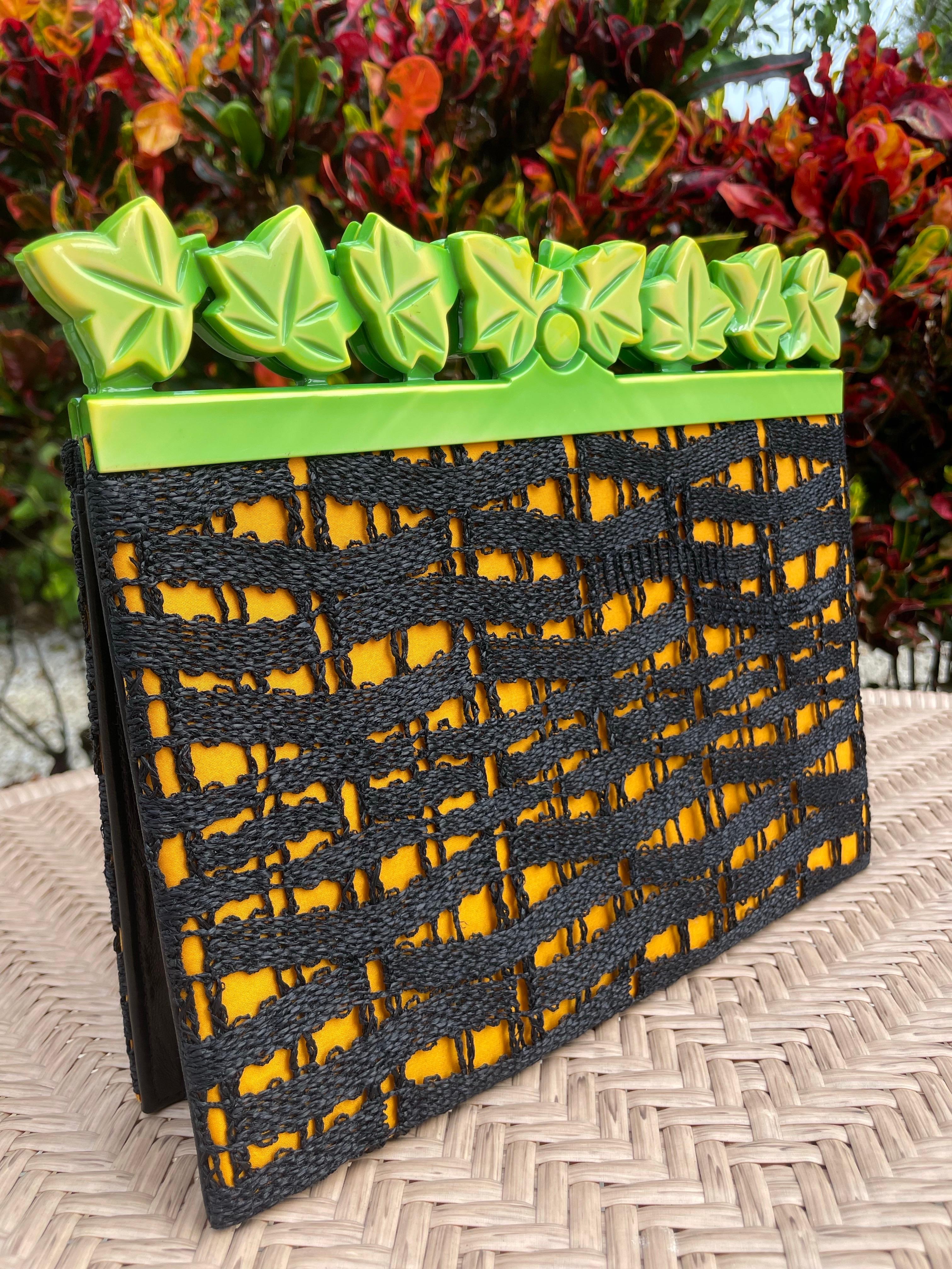 Isabel Canovas Black & Gold Silk Leather Green Bakelite Leaf Clutch, 1980s For Sale 5