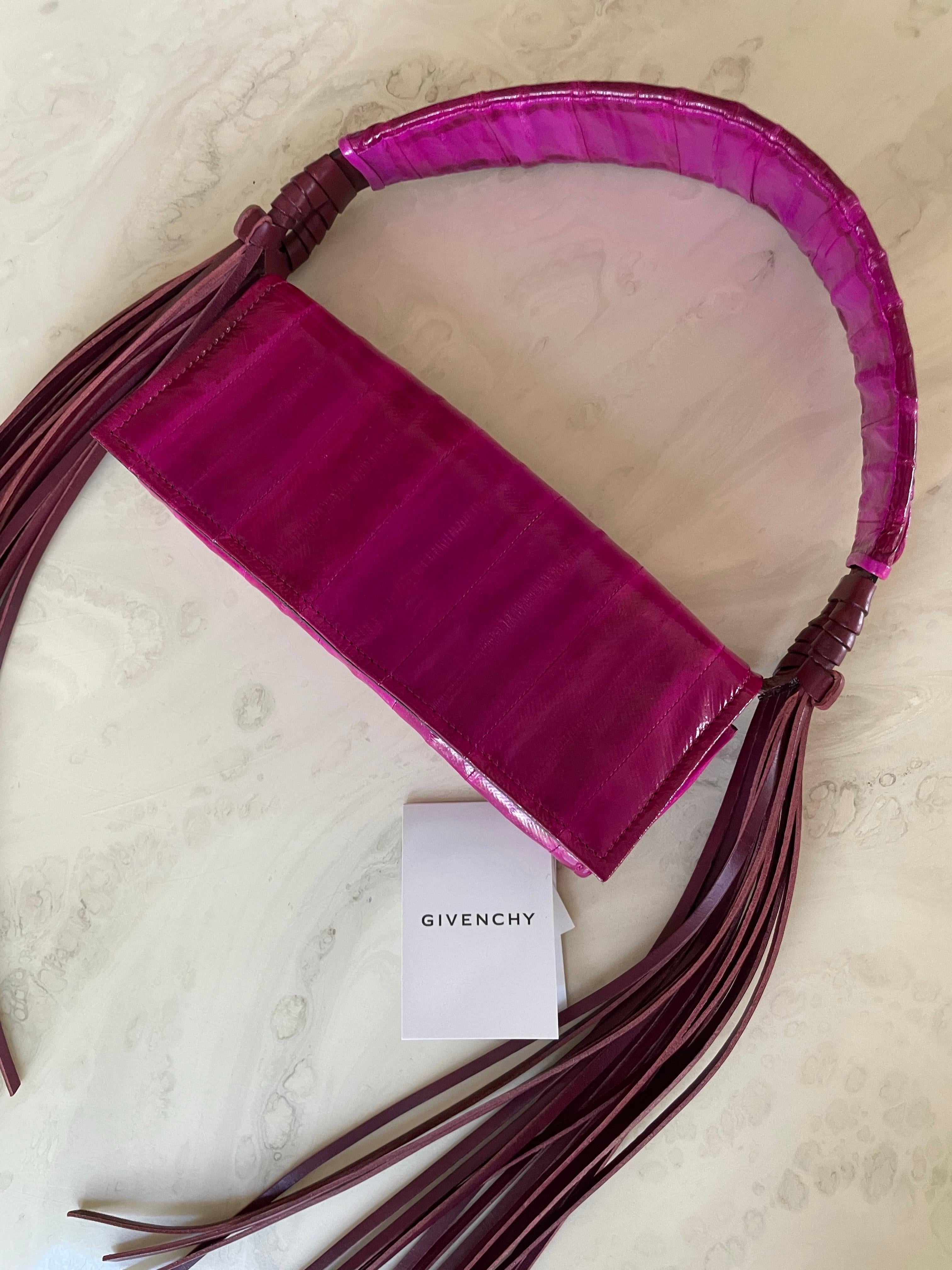 Givenchy Umhängetasche aus elfenbeinfarbenem Aalleder mit Fransen, 2009 im Angebot 2