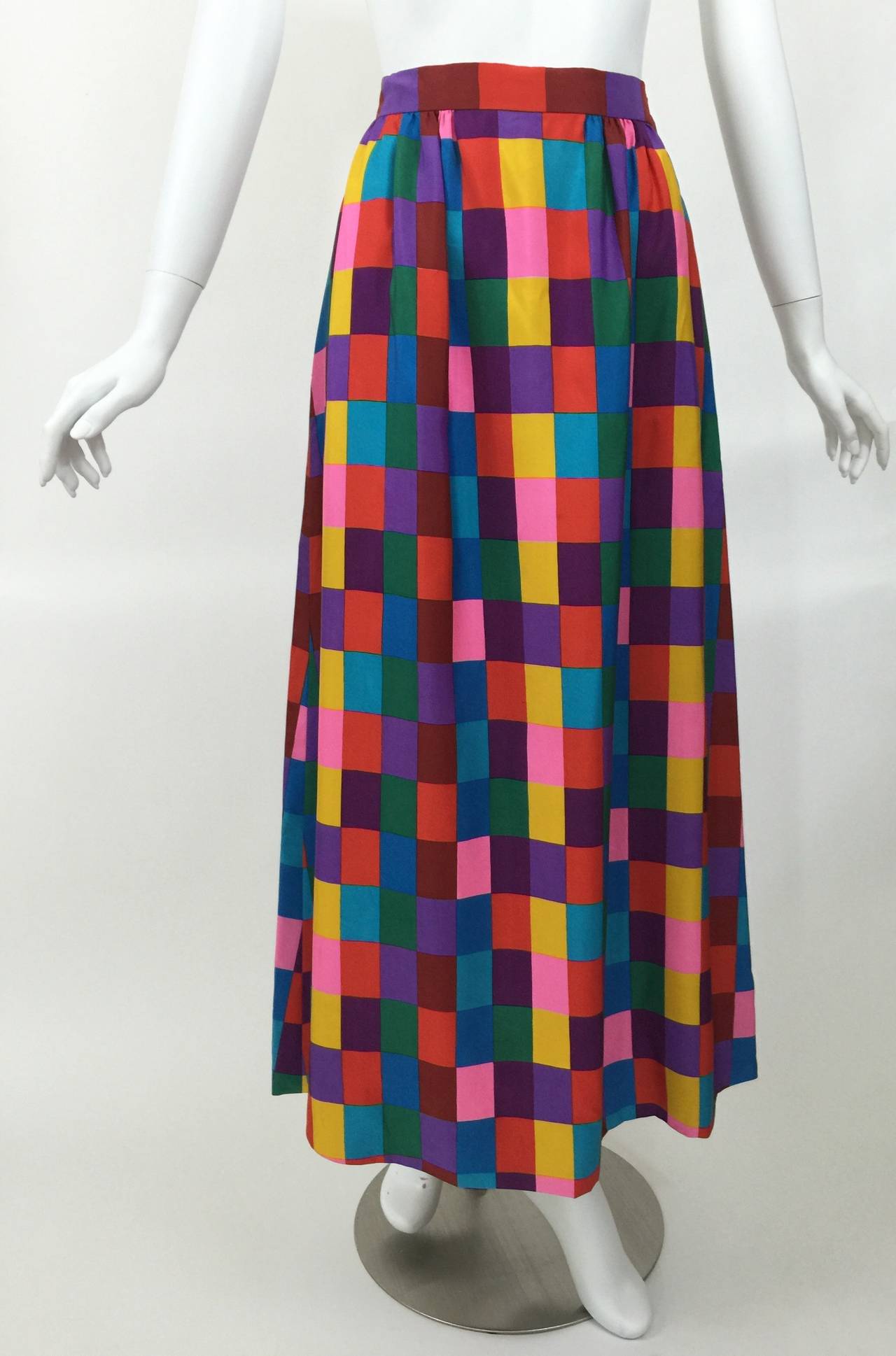 Brightly colored checker print skirt in lightweight, ultra soft silk. Banded waist with light pleating.Side Pockets. Hidden side zip closure. Maxi Length. Lined.

Size estimate: S/M
Measurements:
Waist: 27.5