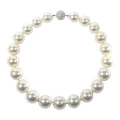 French Faux 17mm graduated 20mm Amazing Pearl Necklace for Karl Lagerfeld