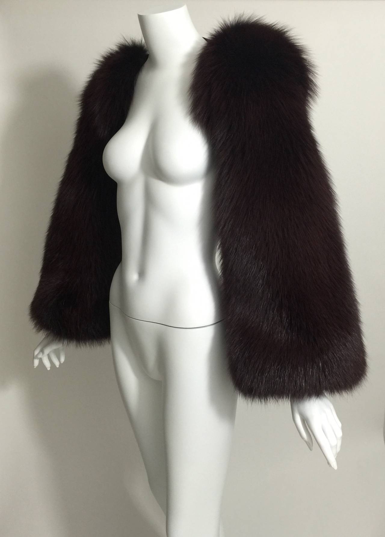 Maroon Fox fur sleeves from Ferragamo runway  Fall  2009. Sleeves are connected   with a leather strap and three different button adjustments on either side. Sleeves are lined.

Measurements:
Length: 25.5 
