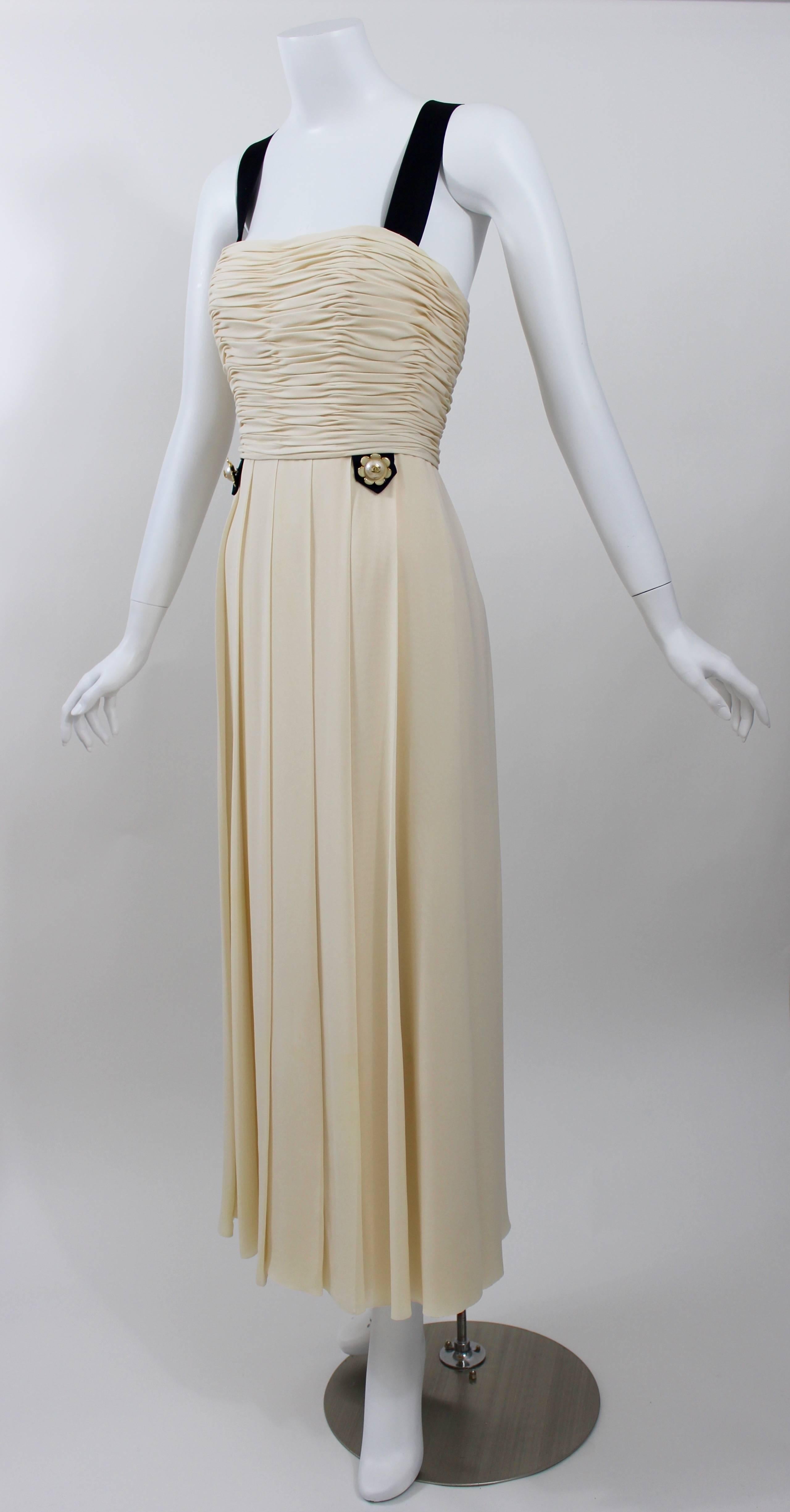 1994 Chanel Ivory Silk chiffon  Ruched Bodice and Pearl Button Dress Vintage In Excellent Condition In Boca Raton, FL