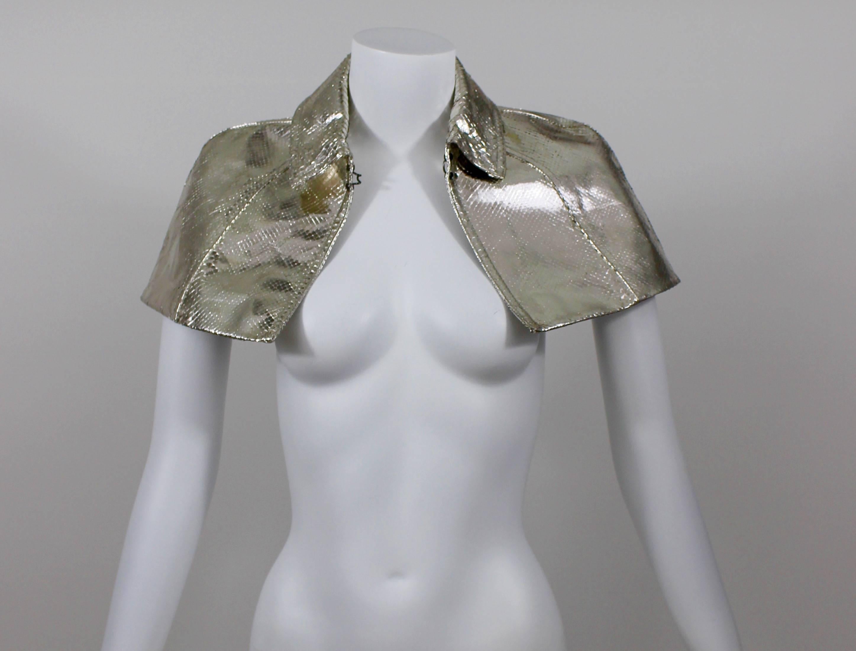 Burberry Capo Cropped in pitone metallizzato argento Primavera 2013 in vendita 1