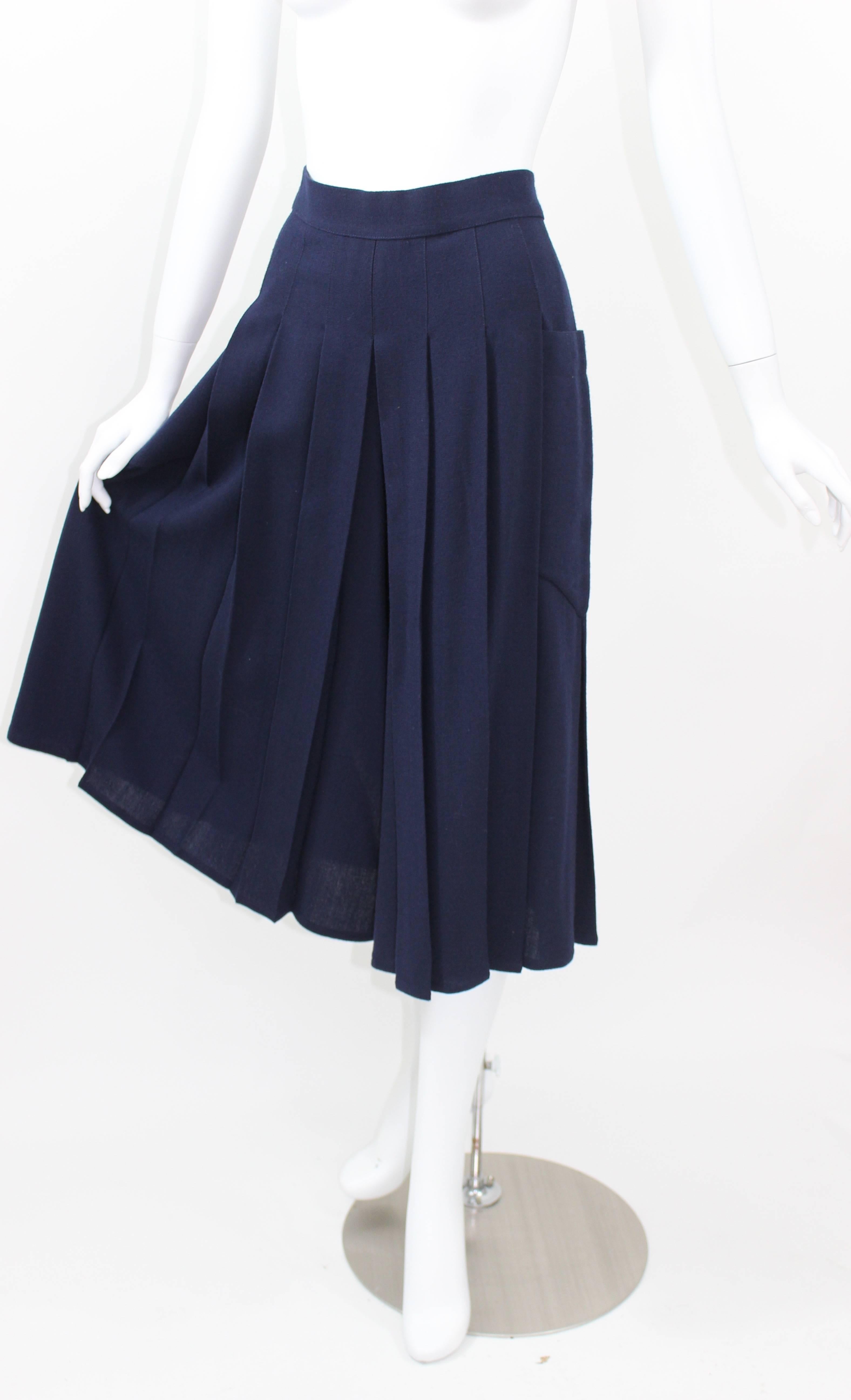 Vintage Chloe Karl Lagerfeld Navy Crepe Jacket Culottes/ Gaucho Pant Set In Excellent Condition For Sale In Boca Raton, FL