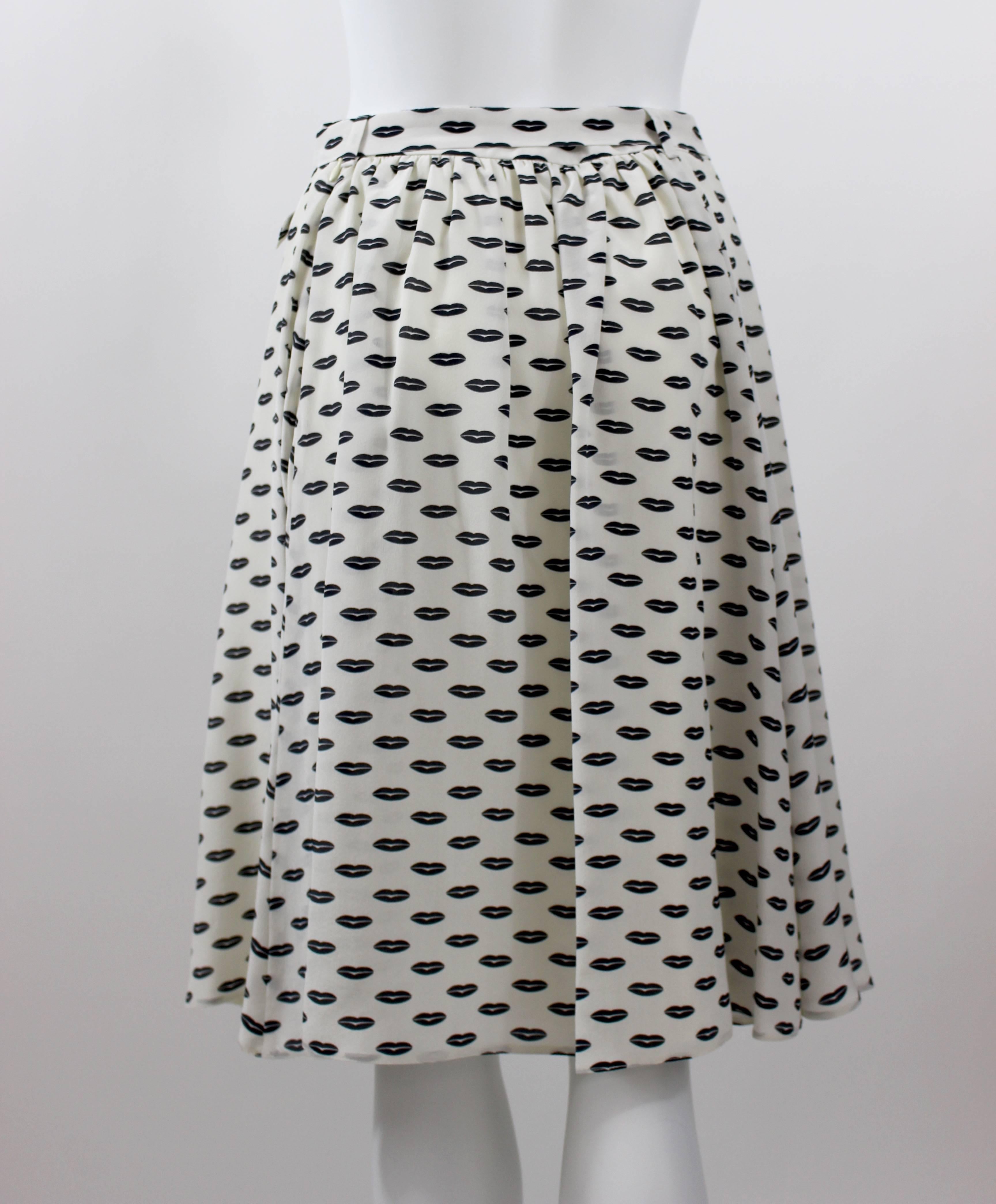Prada Kissing Lips Resort Collection Silk Skirt, 2012 In Excellent Condition For Sale In Boca Raton, FL