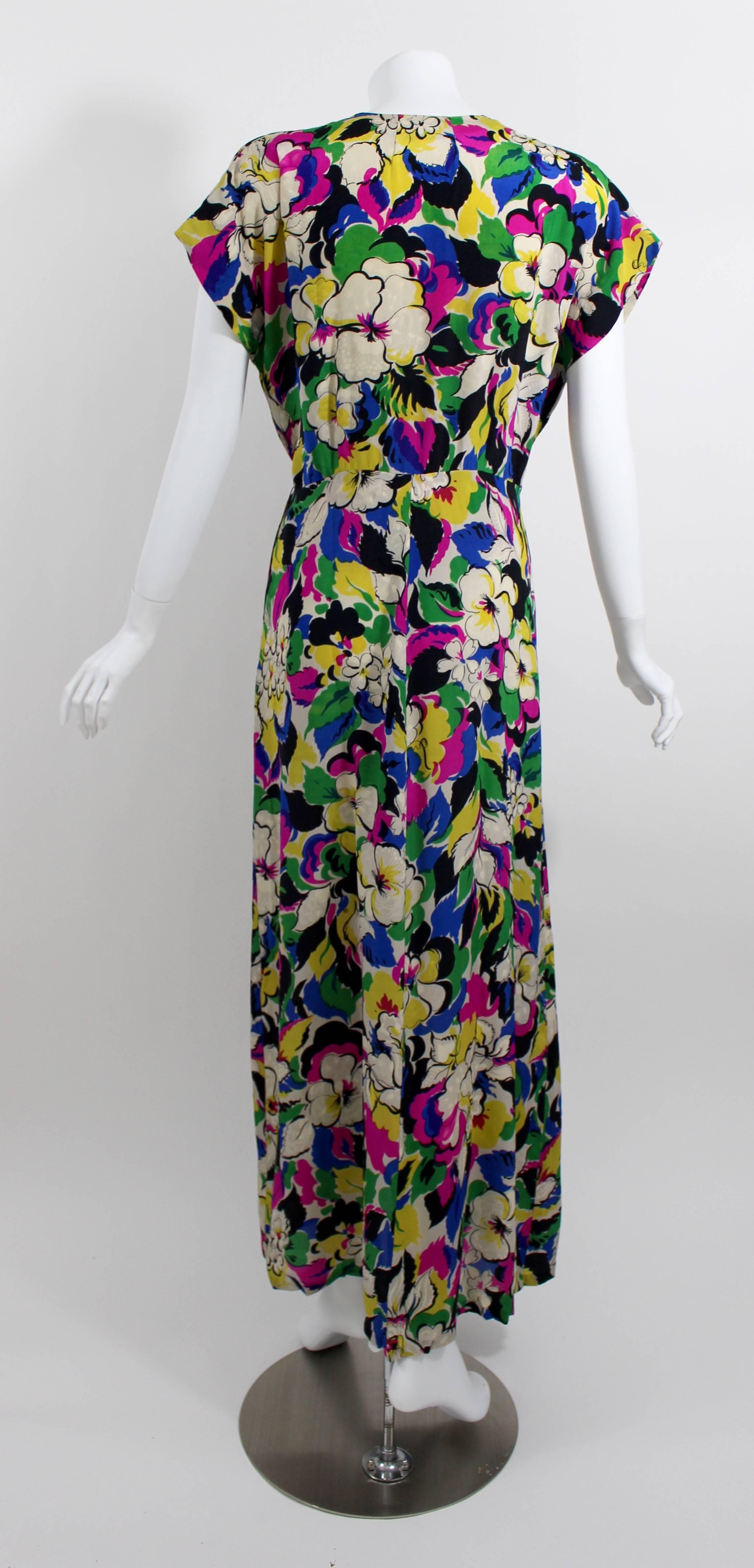 1940s Bright Floral Silk Damask Square Neckline & Ruched Short Sleeve Dress 2