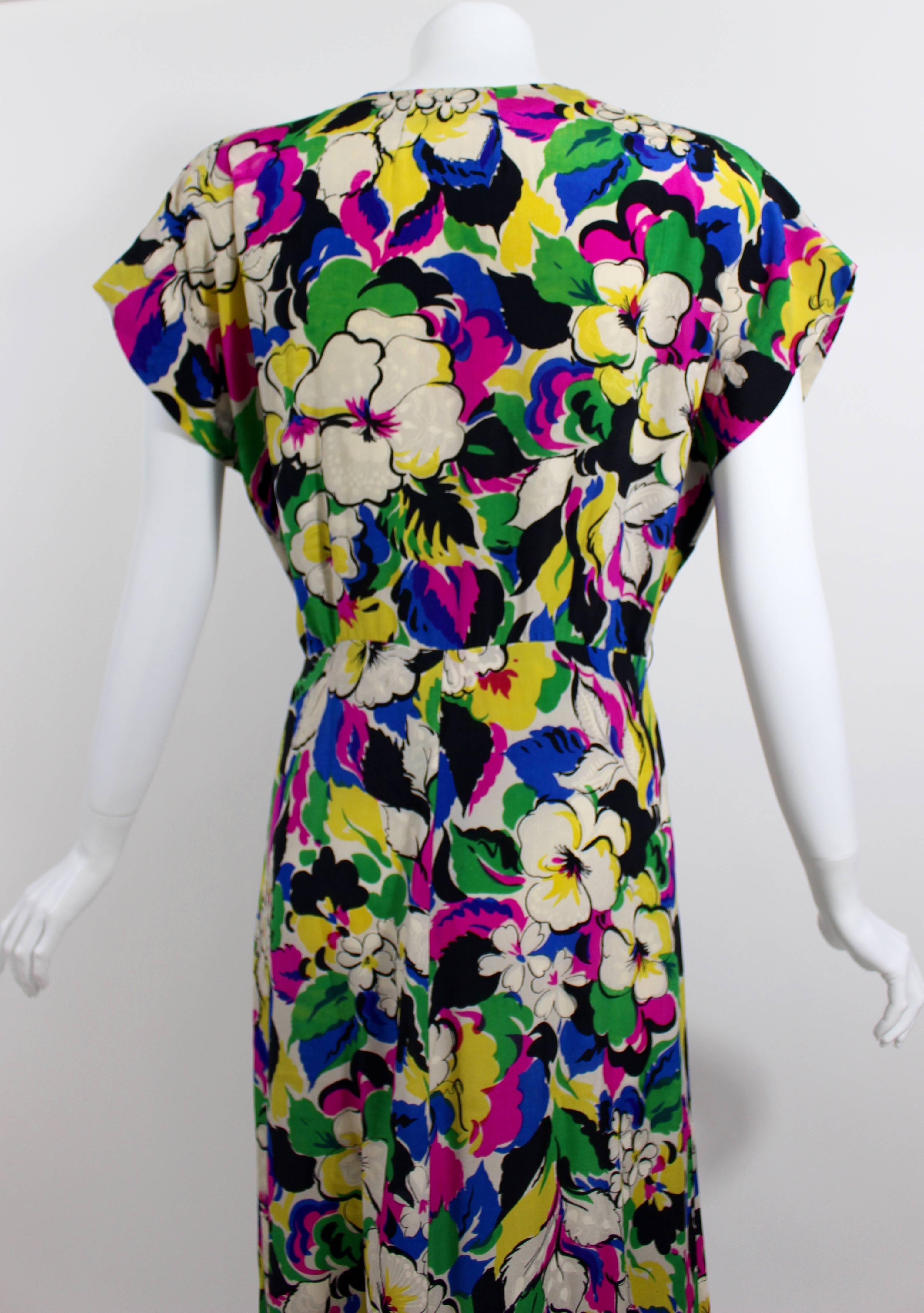 1940s Bright Floral Silk Damask Square Neckline & Ruched Short Sleeve Dress 3