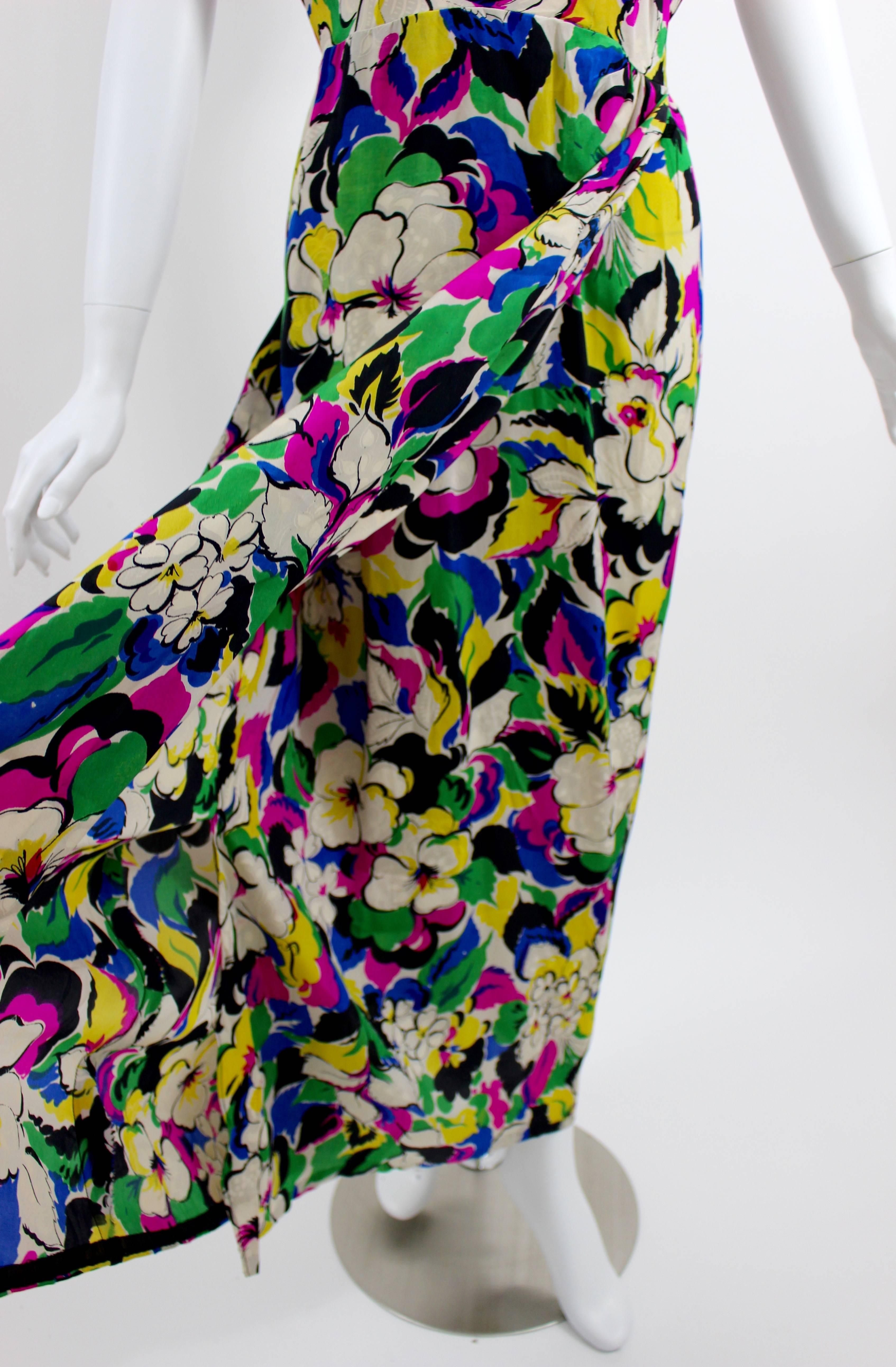 1940s Bright Floral Silk Damask Square Neckline & Ruched Short Sleeve Dress 4