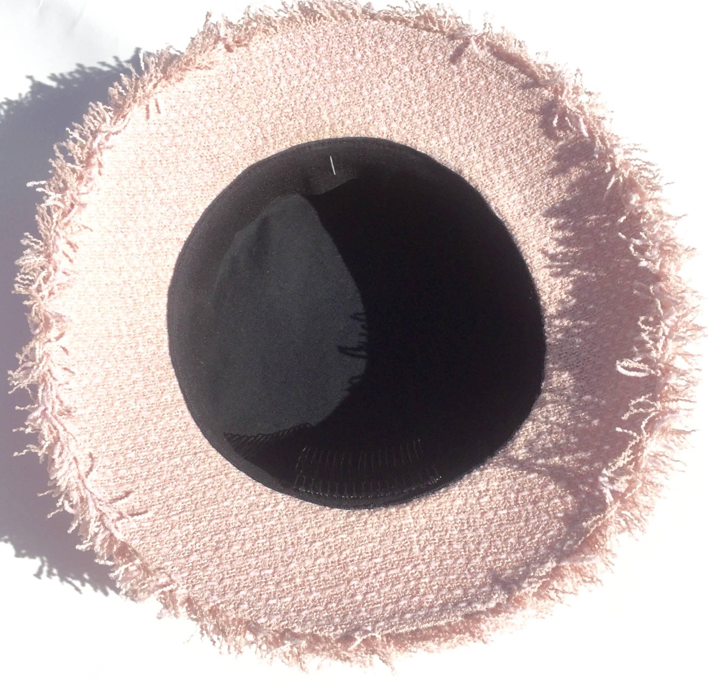 Chanel Pink Tweed Grosgrain Bow Trim  Runway Chapeaux Hat In Excellent Condition In Boca Raton, FL