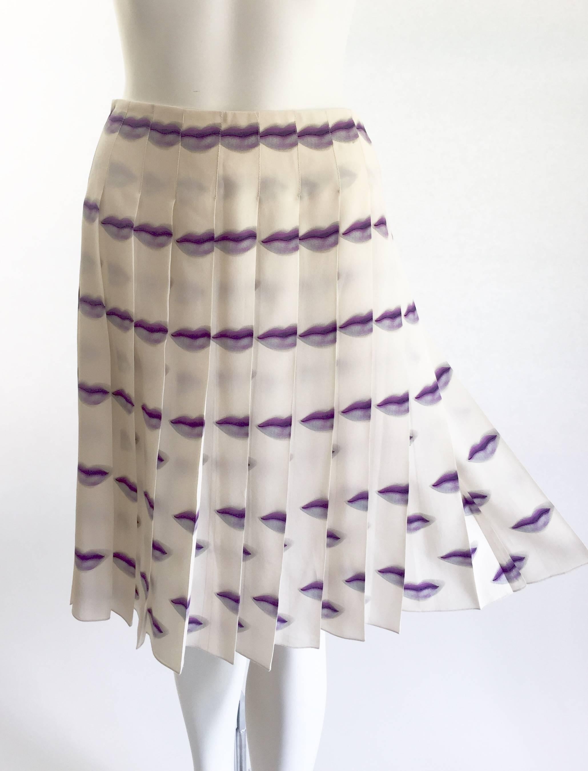 The most coveted Prada, Spring/Summer 2000 silk skirt with a violet purple lip print throughout. Grosgrain interior waistband, top stitch pleating and hidden side snap closures.
The same skirt in a different color was featured in the