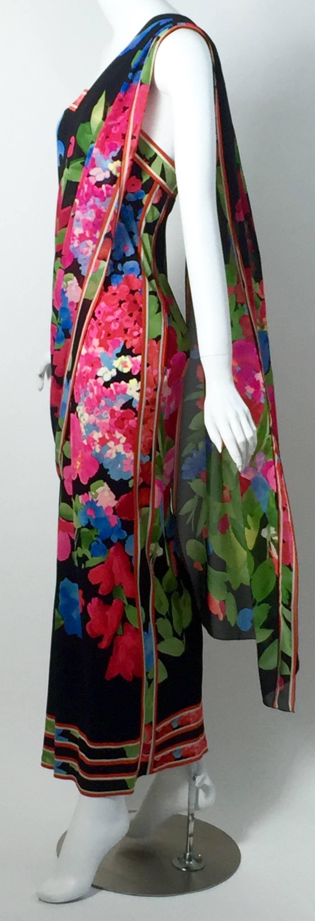 Leonard Paris is known for its mouthwatering prints, like the one found on this fabulous dress from the Seventies. A garden of watercolored flowers in vivid pinks, reds, blues and greens beautifully blooms on the strapless silk jersey column