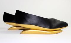 Années 1950 Herbert Levine Museum Held Black and Gold Kabuki Shoes Rare