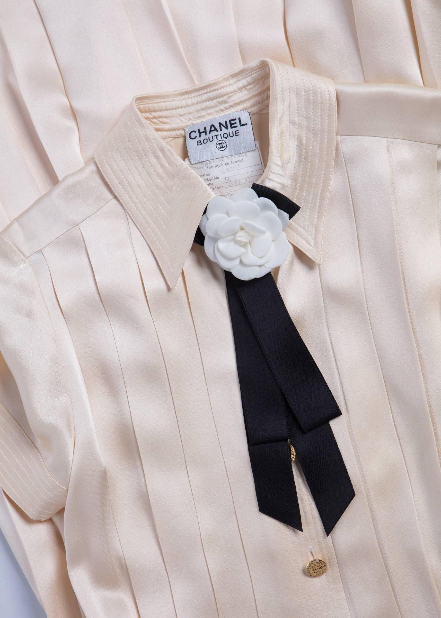 1990s Chanel Creme Silk Knife Pleats Camellia Bow Belted Shirt Dress Documented 4